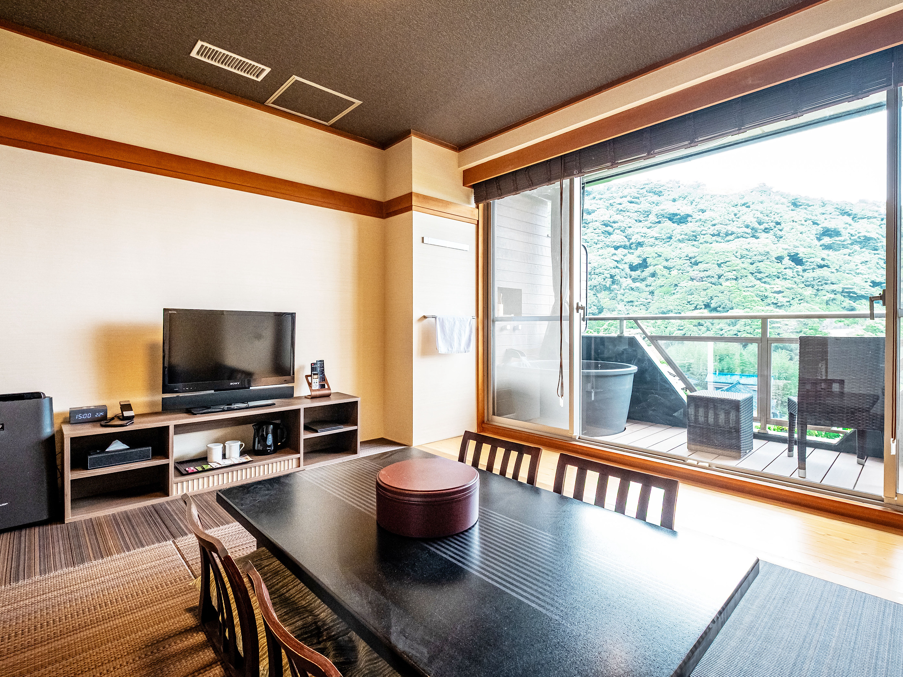 【和モダン和洋室】40平米＋テラス6平米　信楽焼露天風呂