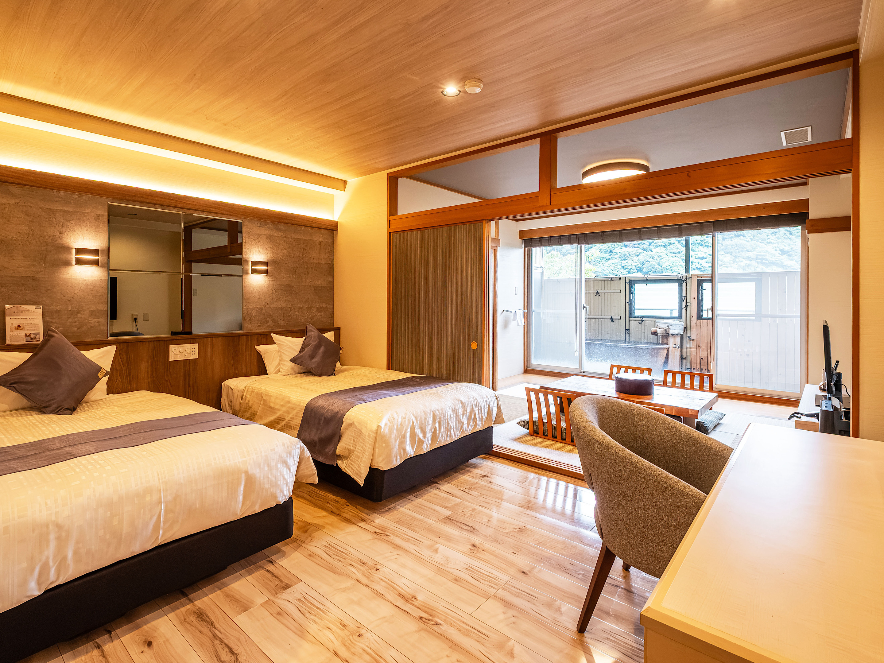 【洋モダン和洋室】40平米＋テラス6平米　信楽焼露天風呂