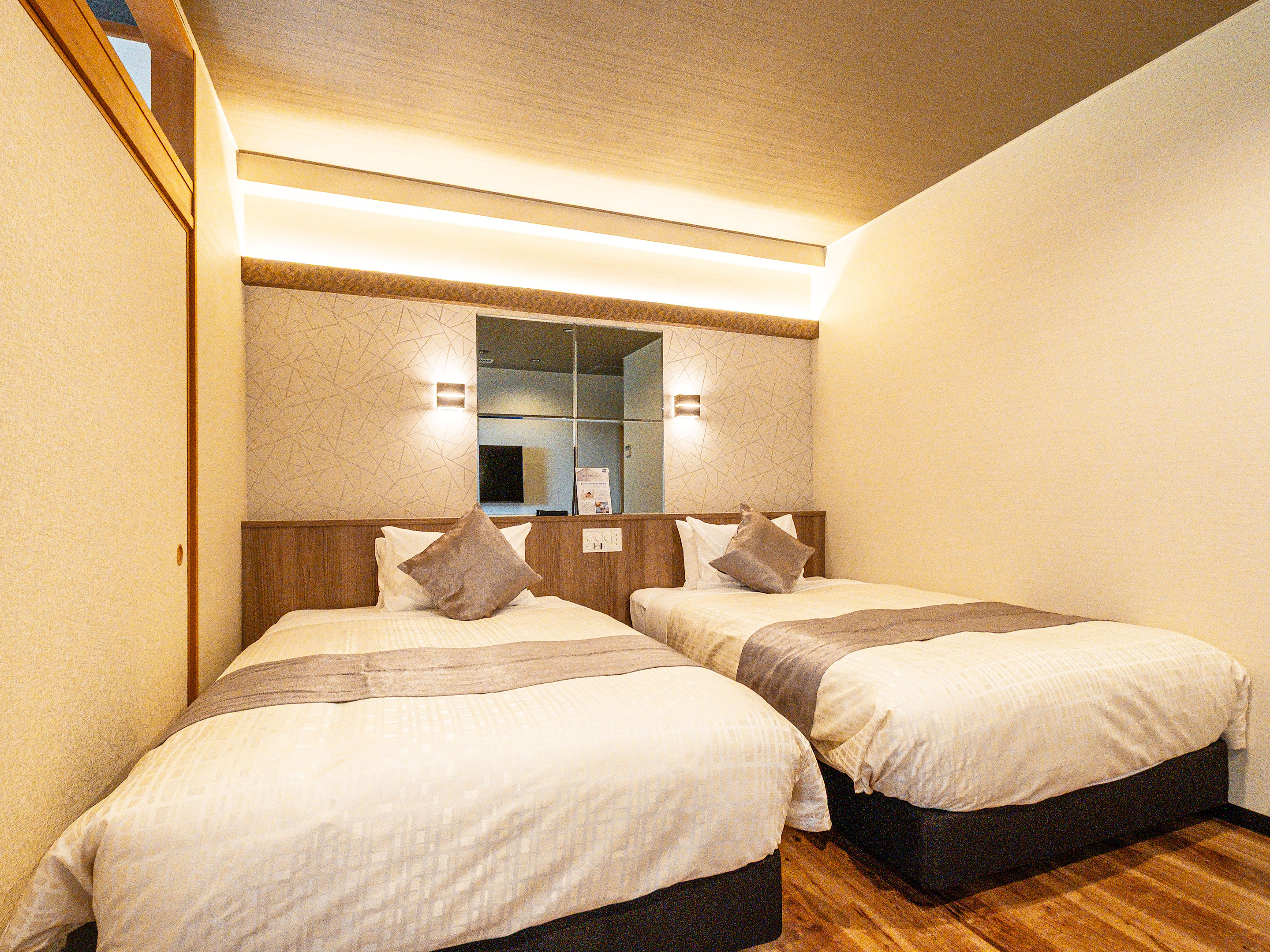 【和モダン和洋室】40平米＋テラス6平米　信楽焼露天風呂