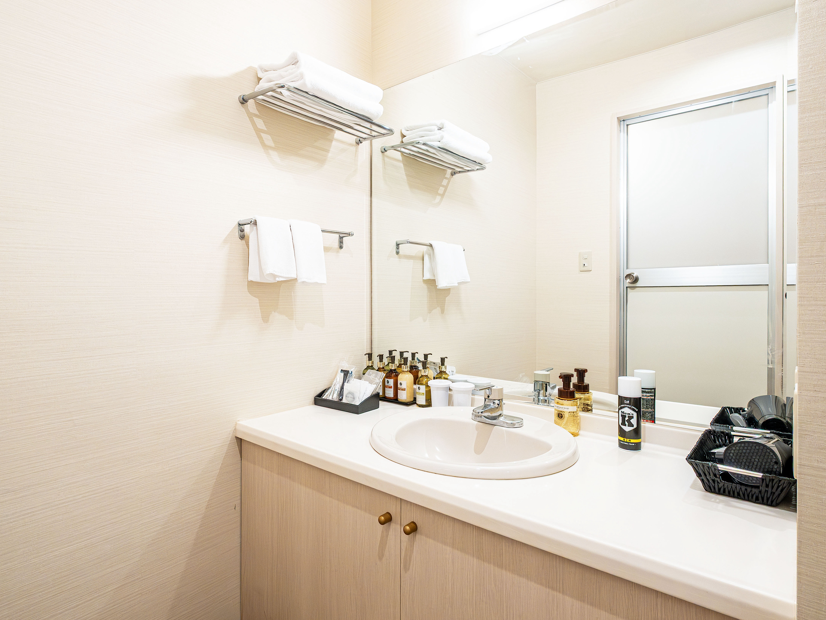 【洋モダンJrスイート】45平米＋テラス10平米　信楽焼露天風呂