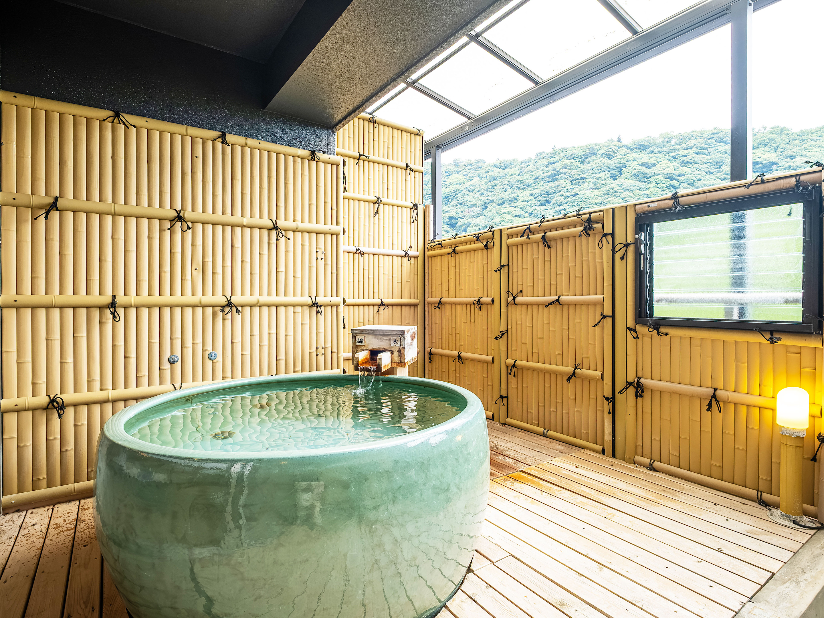 【洋モダン洋室】40平米＋テラス11平米　信楽焼露天風呂　