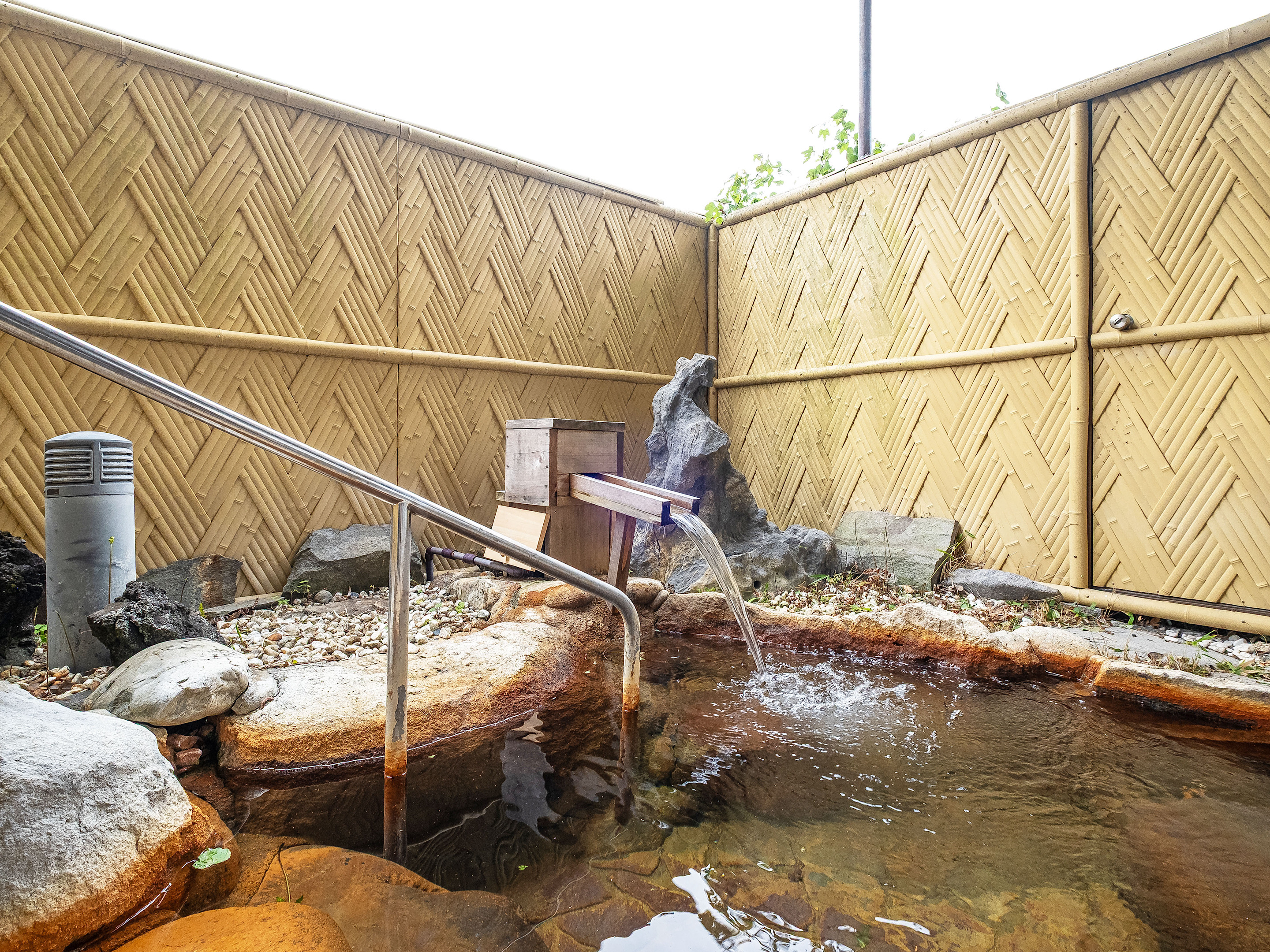 【和モダン和洋室】ペット同伴客室　46平米　露天岩風呂