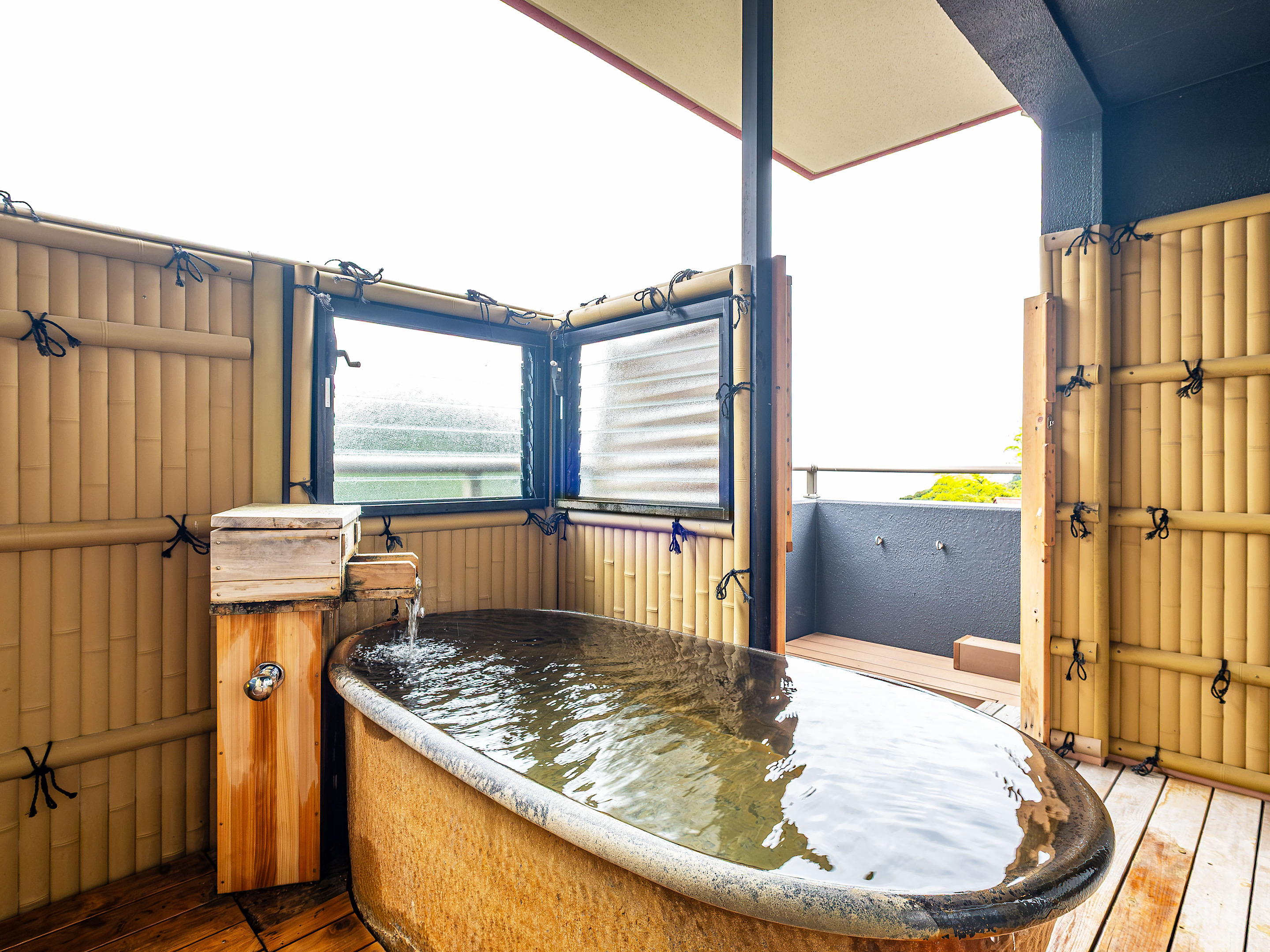  【和美麗】40平米＋テラス6平米　信楽焼露天風呂