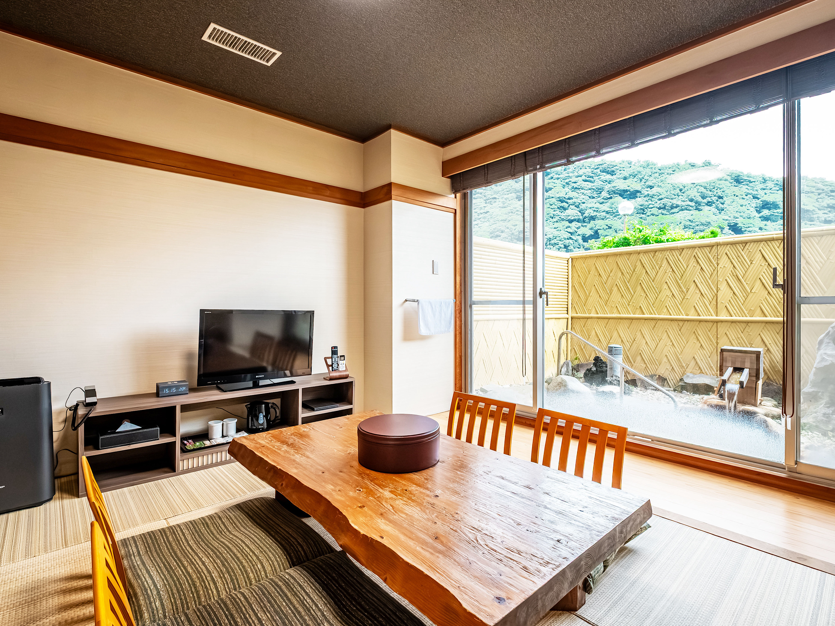 【和モダン和洋室】ペット同伴客室　46平米　露天岩風呂