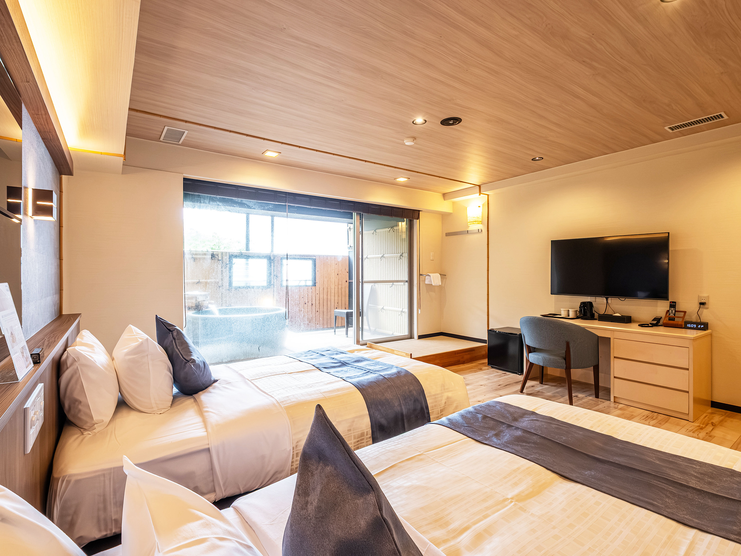 【洋モダン洋室】40平米＋テラス11平米　信楽焼露天風呂　