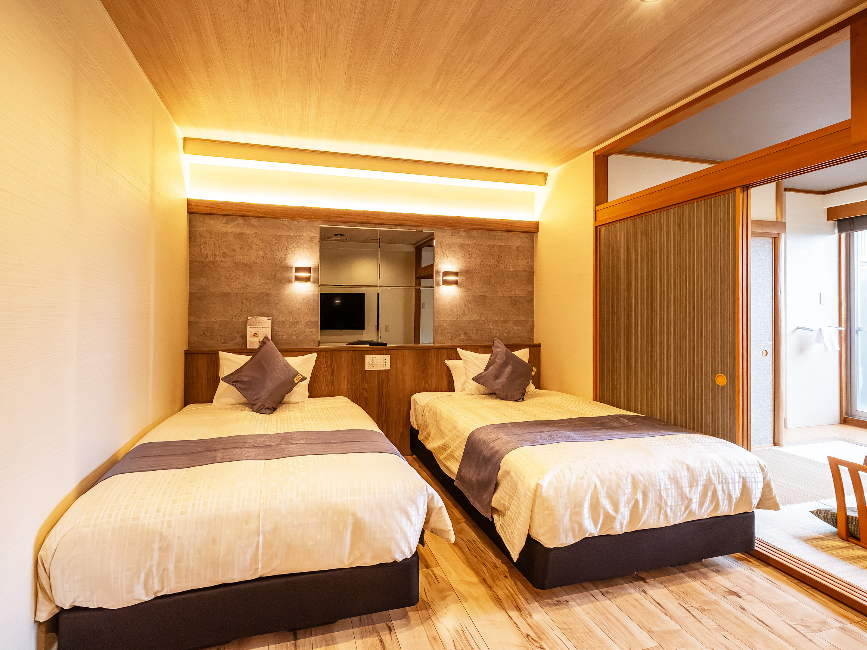 【洋モダン和洋室】40平米＋テラス6平米　信楽焼露天風呂