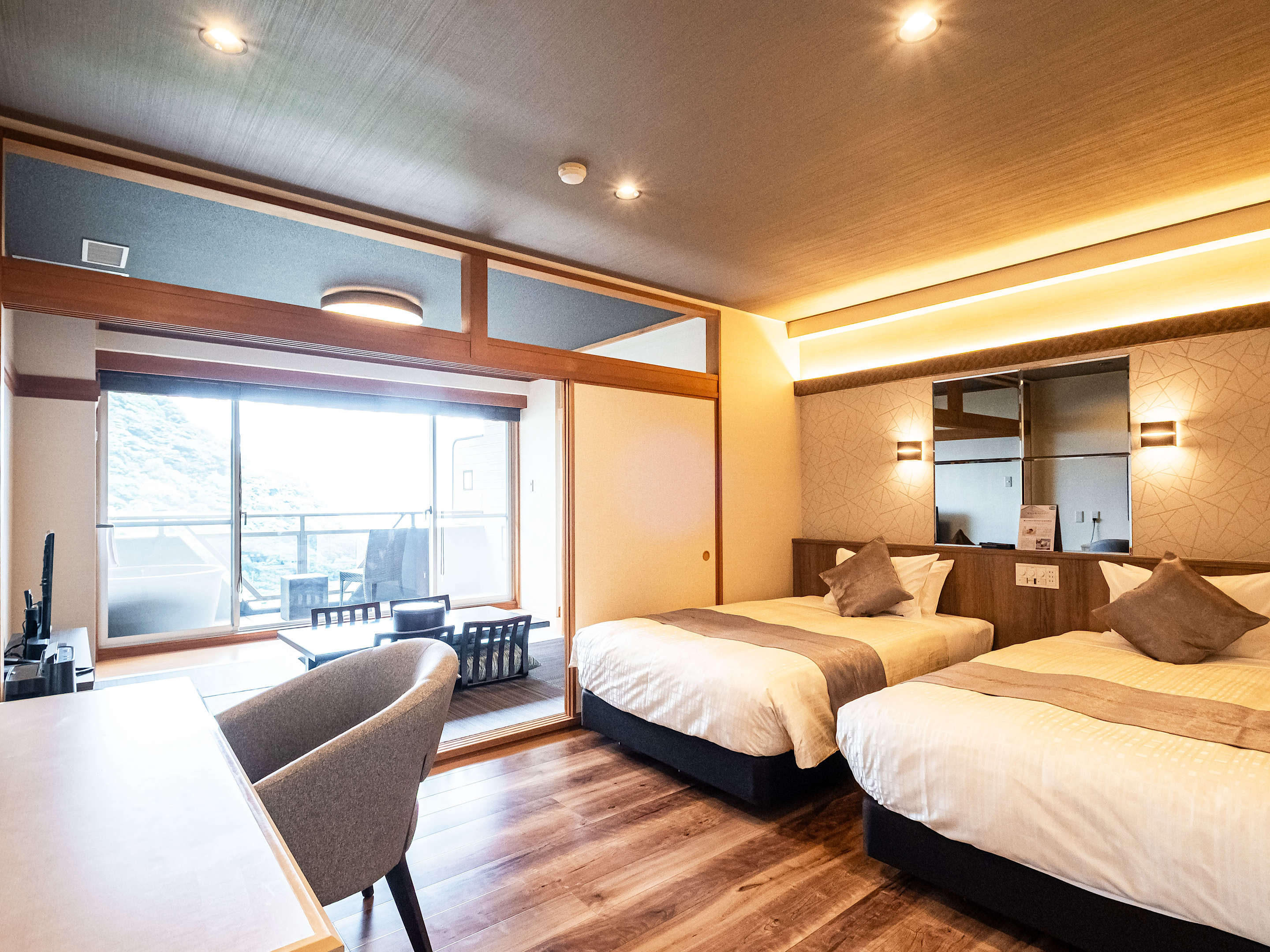 【和モダン和洋室】40平米＋テラス6平米　信楽焼露天風呂