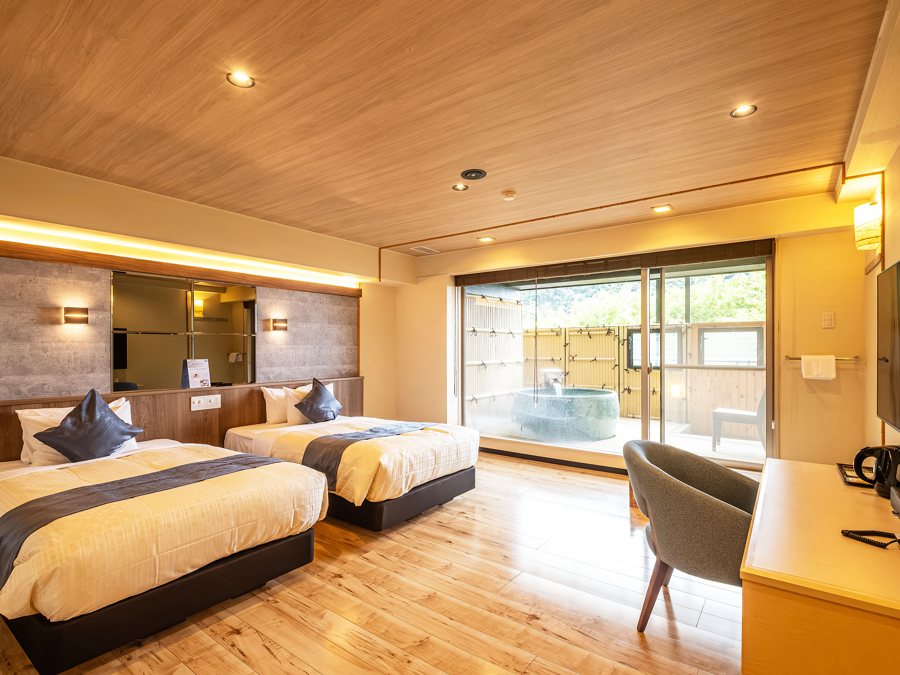 【洋モダン洋室】40平米＋テラス11平米　信楽焼露天風呂　