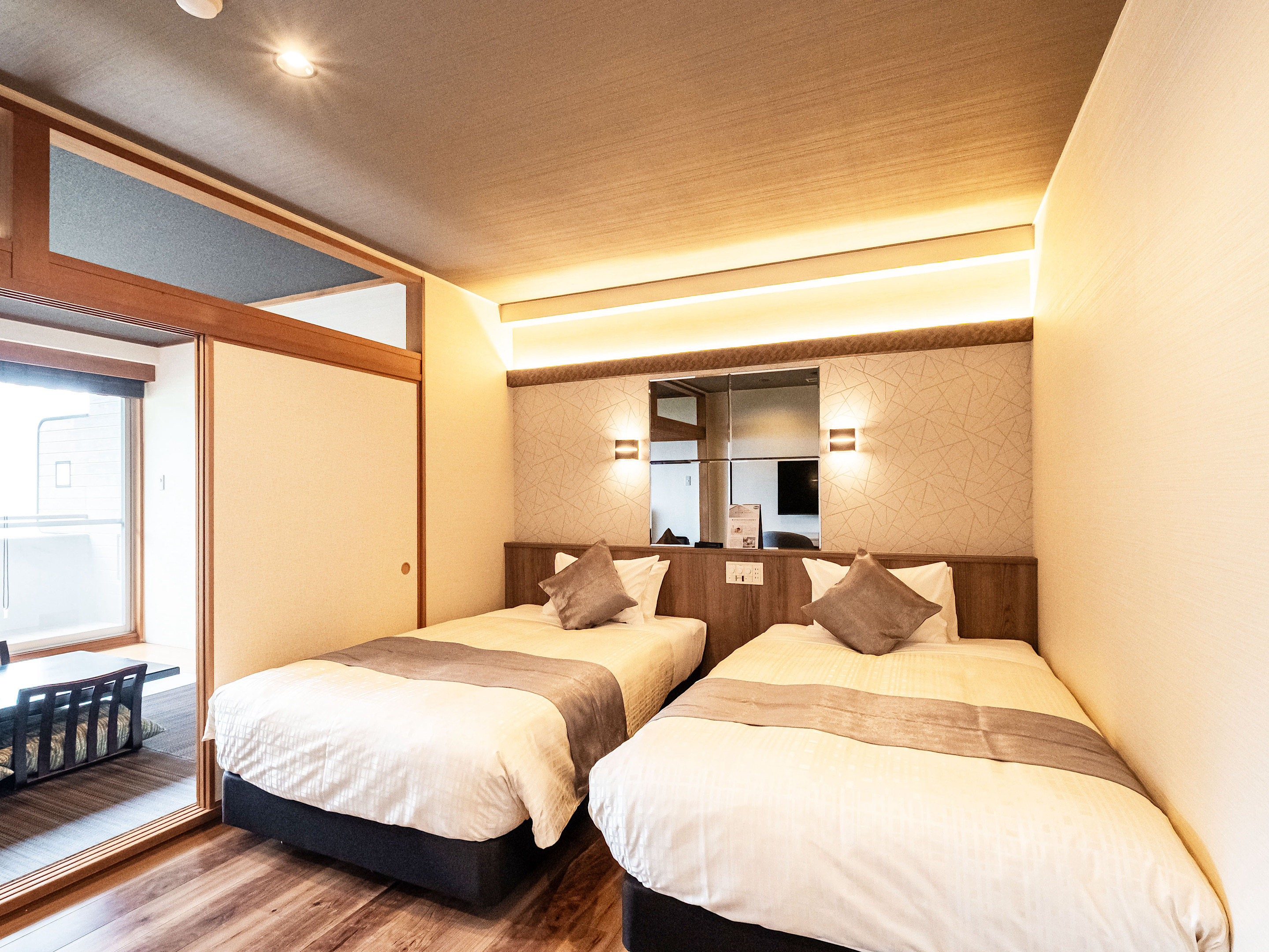 【和モダン和洋室】40平米＋テラス6平米　信楽焼露天風呂