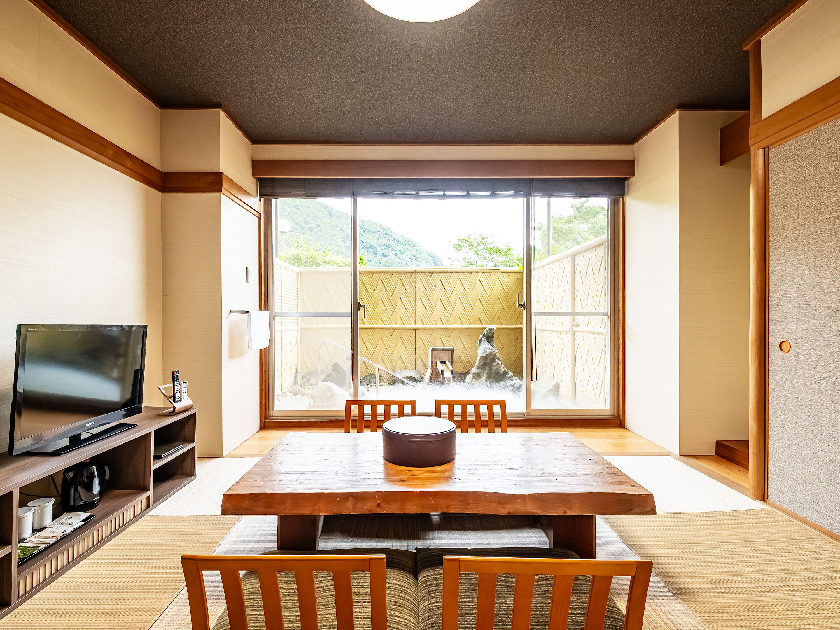 【和モダン和洋室】ペット同伴客室　46平米　露天岩風呂