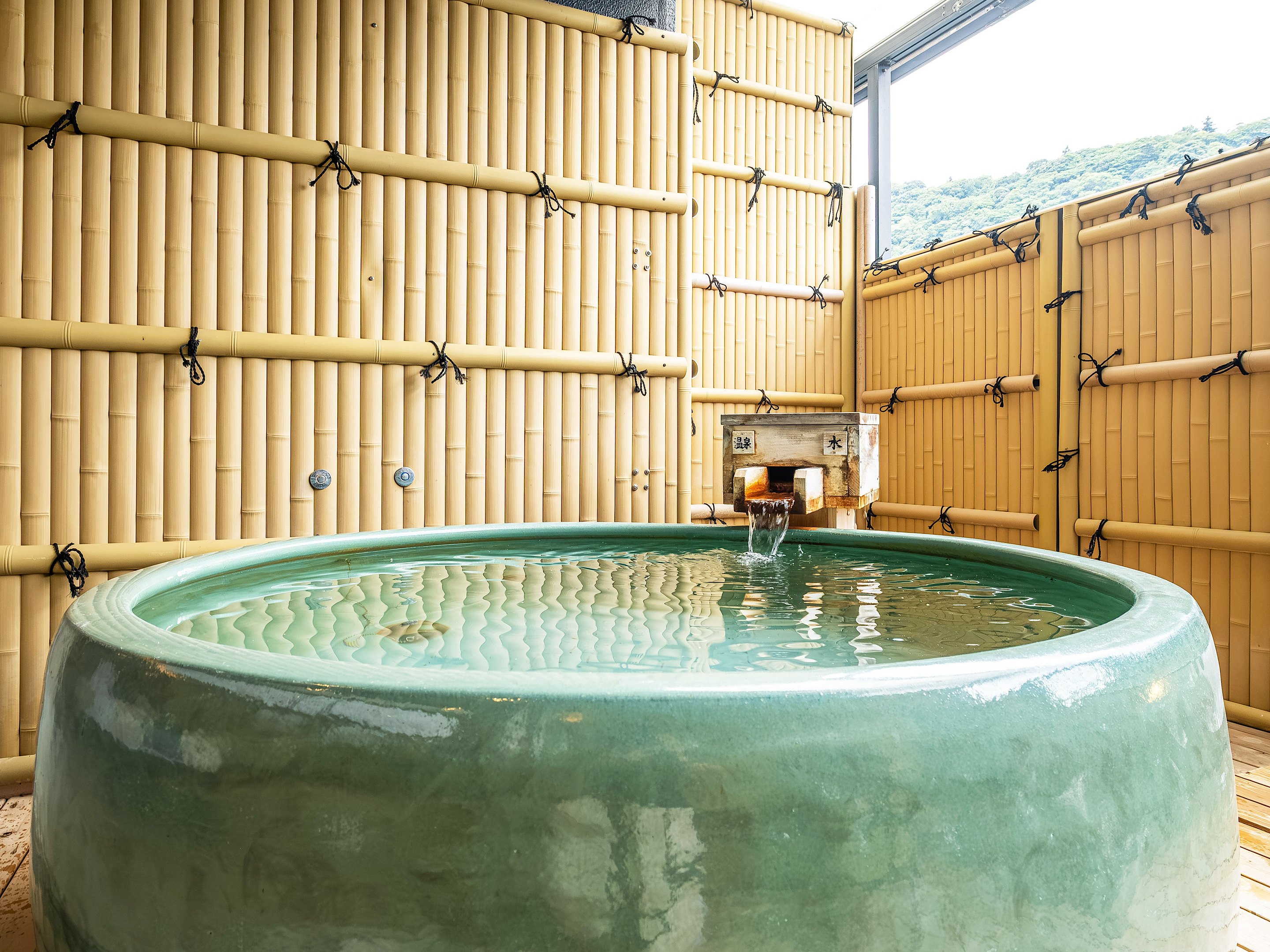 【洋モダン洋室】40平米＋テラス11平米　信楽焼露天風呂　