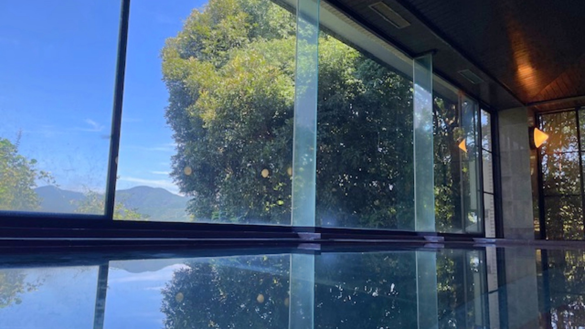 *男風呂/南アルプスを望むことができ、その雄大な景色を見ながらゆったりとくつろいでいただけます。