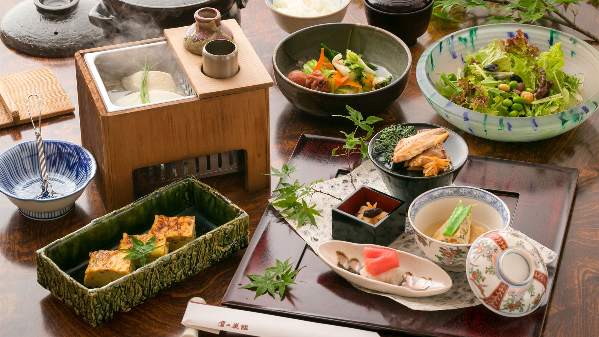 ・朝食一例：色とりどりのおかずを少しずつ。朝から食が進みます