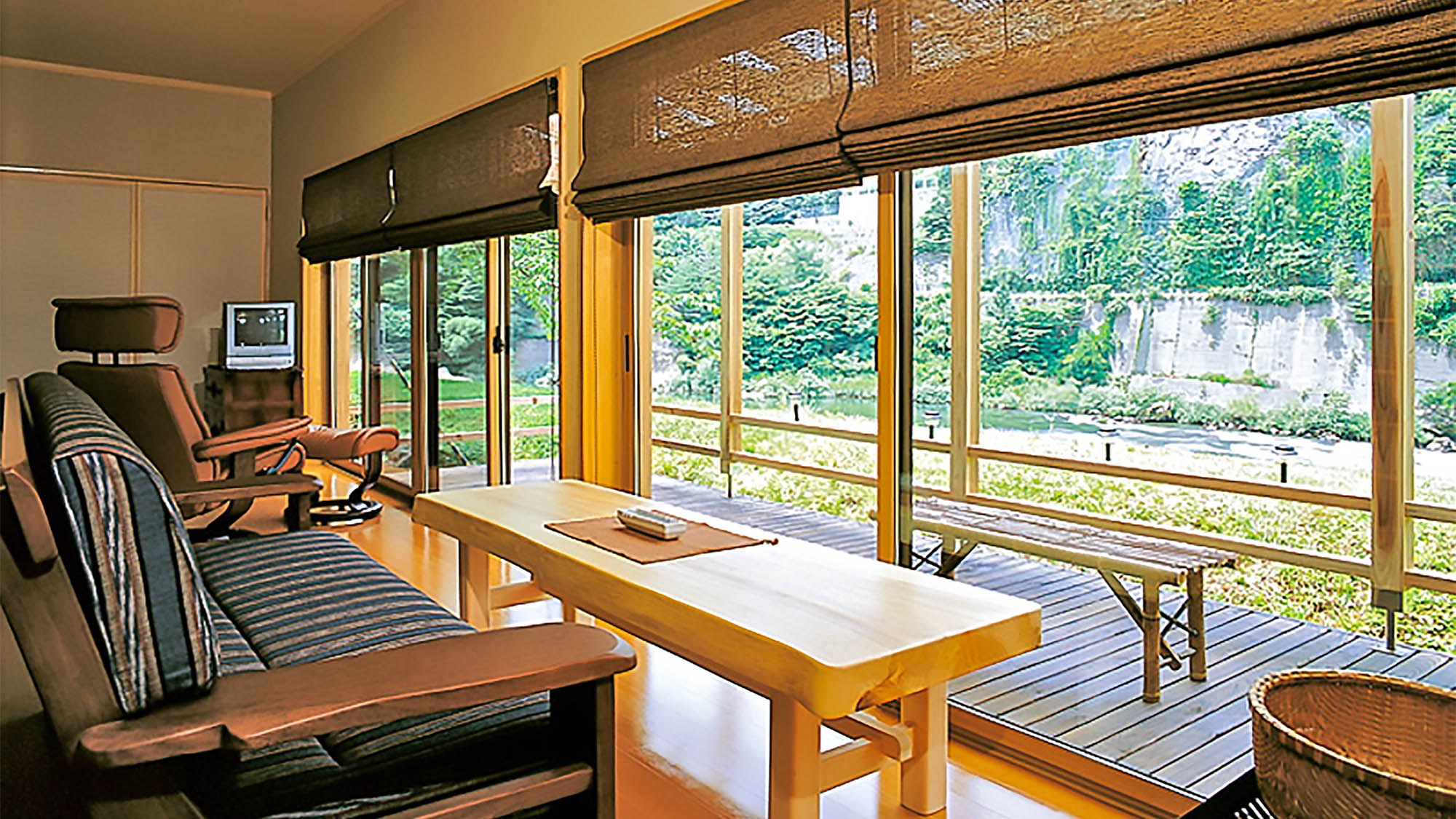 ・柏の荘：月見緑台から鷹の巣の景色を一望