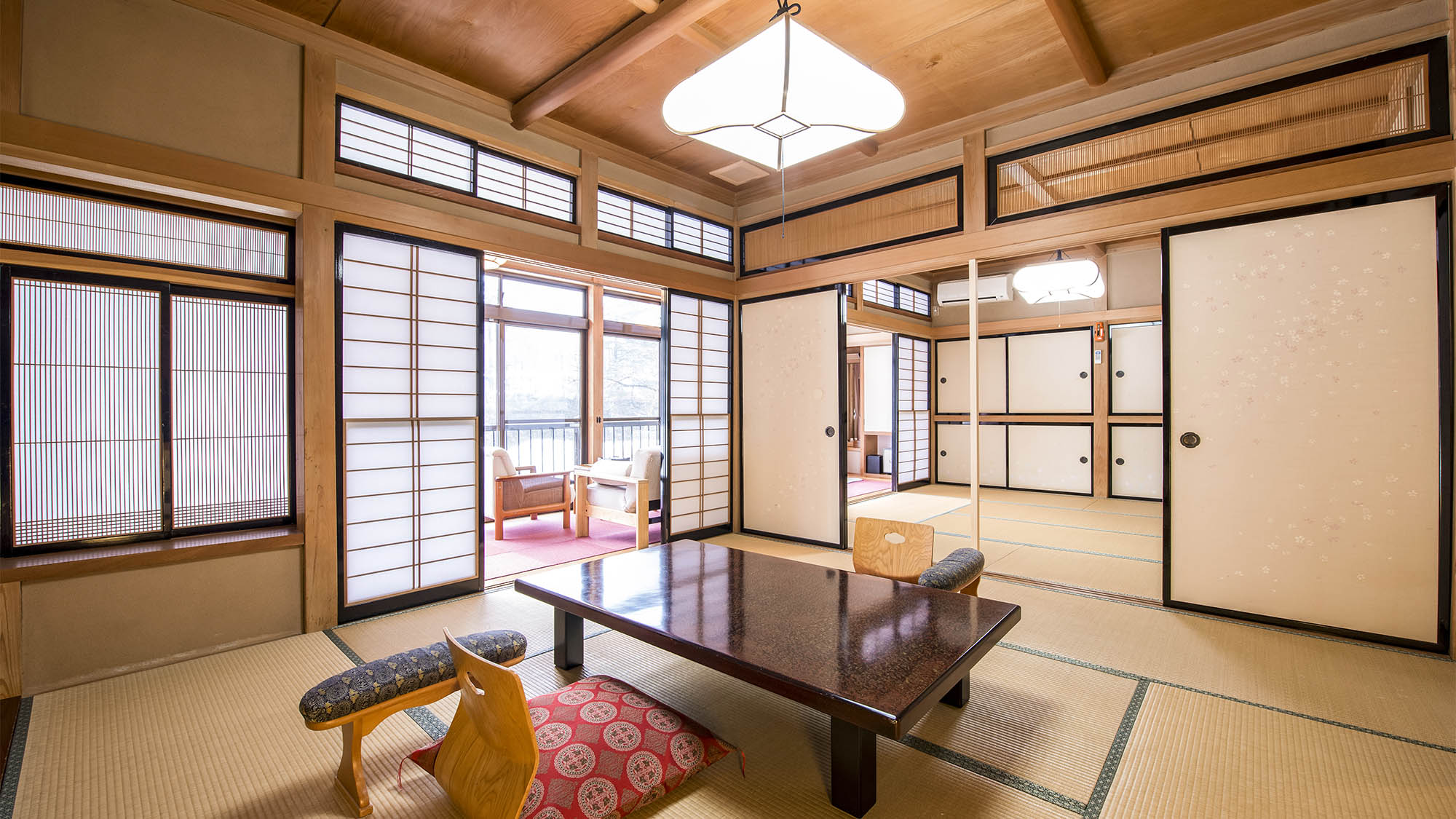 ・桜の荘：書院造の様式を取り入れた純和風のお部屋