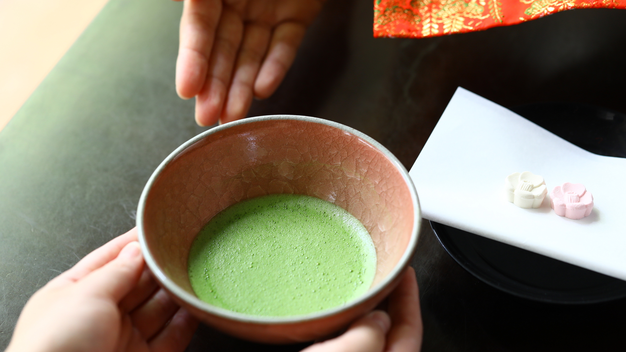 ご到着時には抹茶でおもてなし