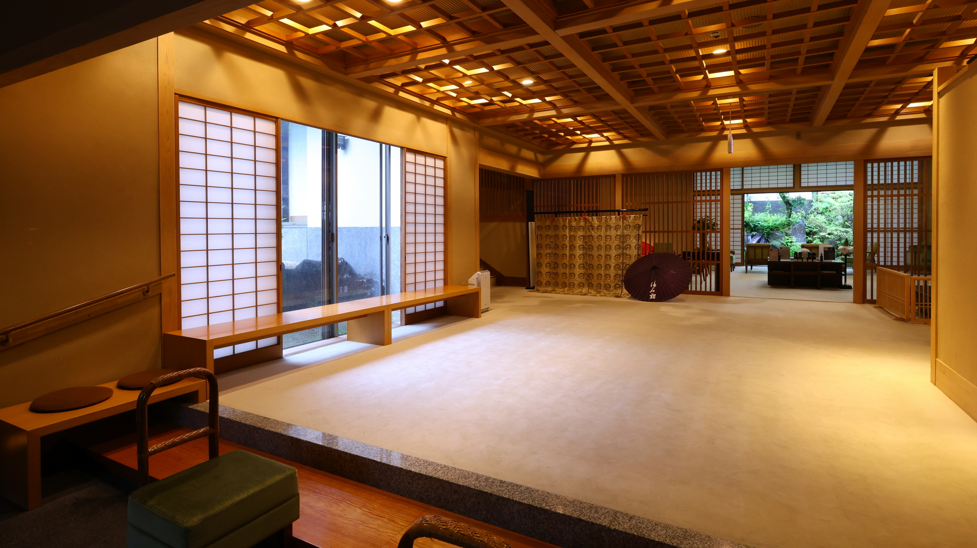 【玄関】上がり框から先は、日常を忘れてお寛ぎください