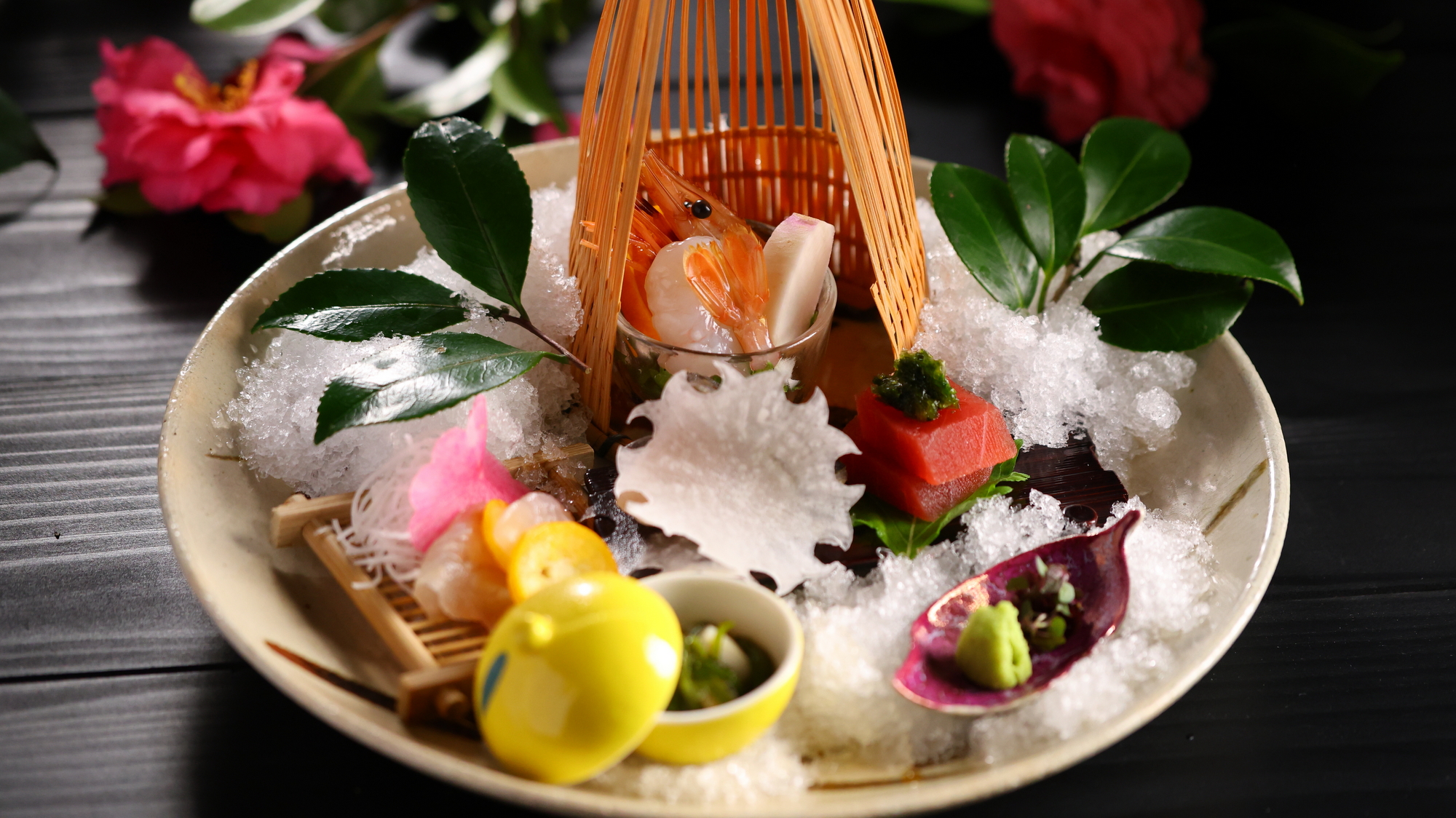 【2025冬】造り／マグロやサワラ、ボタン海老、ヒラメ昆布〆、ツブ貝を自家製つけたれ三種で