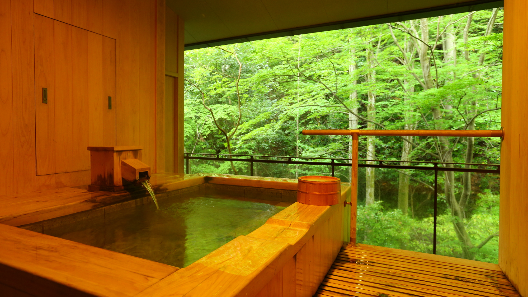 【迎賓館 西王母】すぐ下を流れる小川の瀬音を聞きながら自分らしい贅沢な時間を取り戻すひとときをお過ご