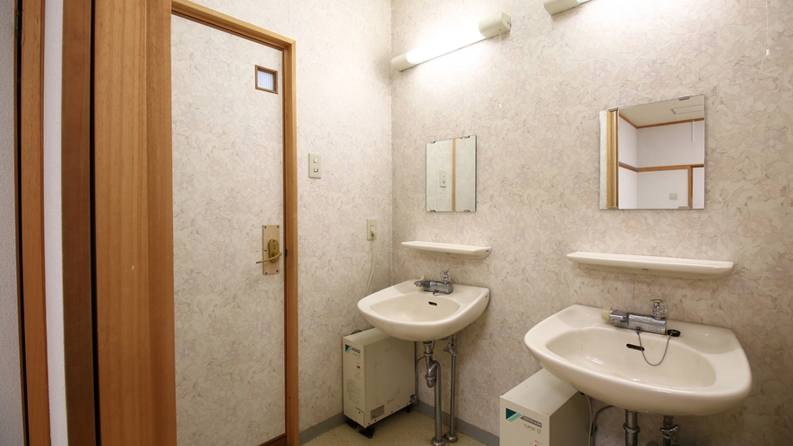 【15号室】トイレ洗面付きのお部屋です