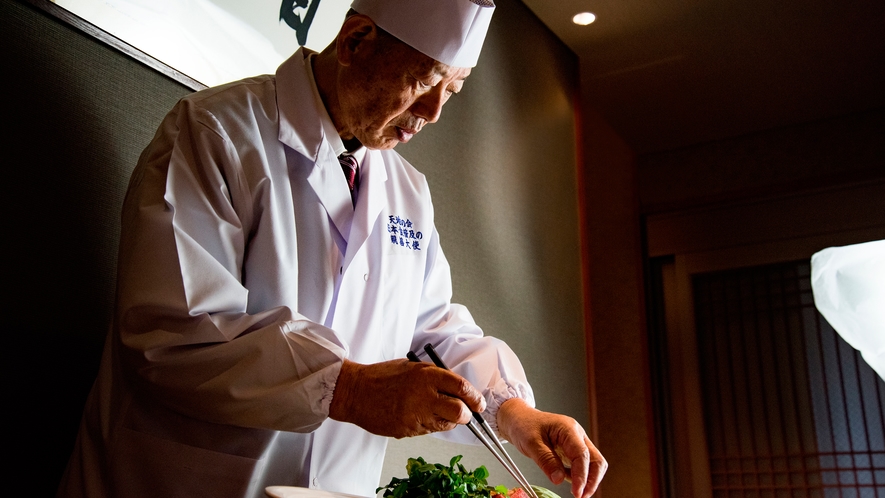 【勲章料理人・大田忠道】斬新なアイディアで味のみならず目でも楽しめる和食を提供いたします