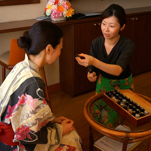 【아로마 에스테틱 - 멋진 때】 그 날의 컨디션에 맞추어 향기의 조합.