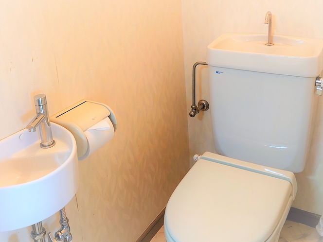 各部屋にトイレがついてます。