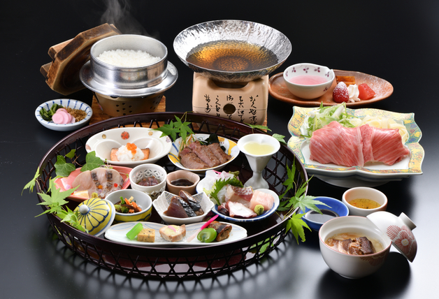 お部屋食プラン：めぐみ花籠会席イメージ