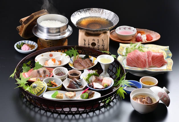 〓1日10組様限定〓ホテル湯の杜本館客室 × お部屋食プラン〜自然を愛でる、優雅な休日を〜