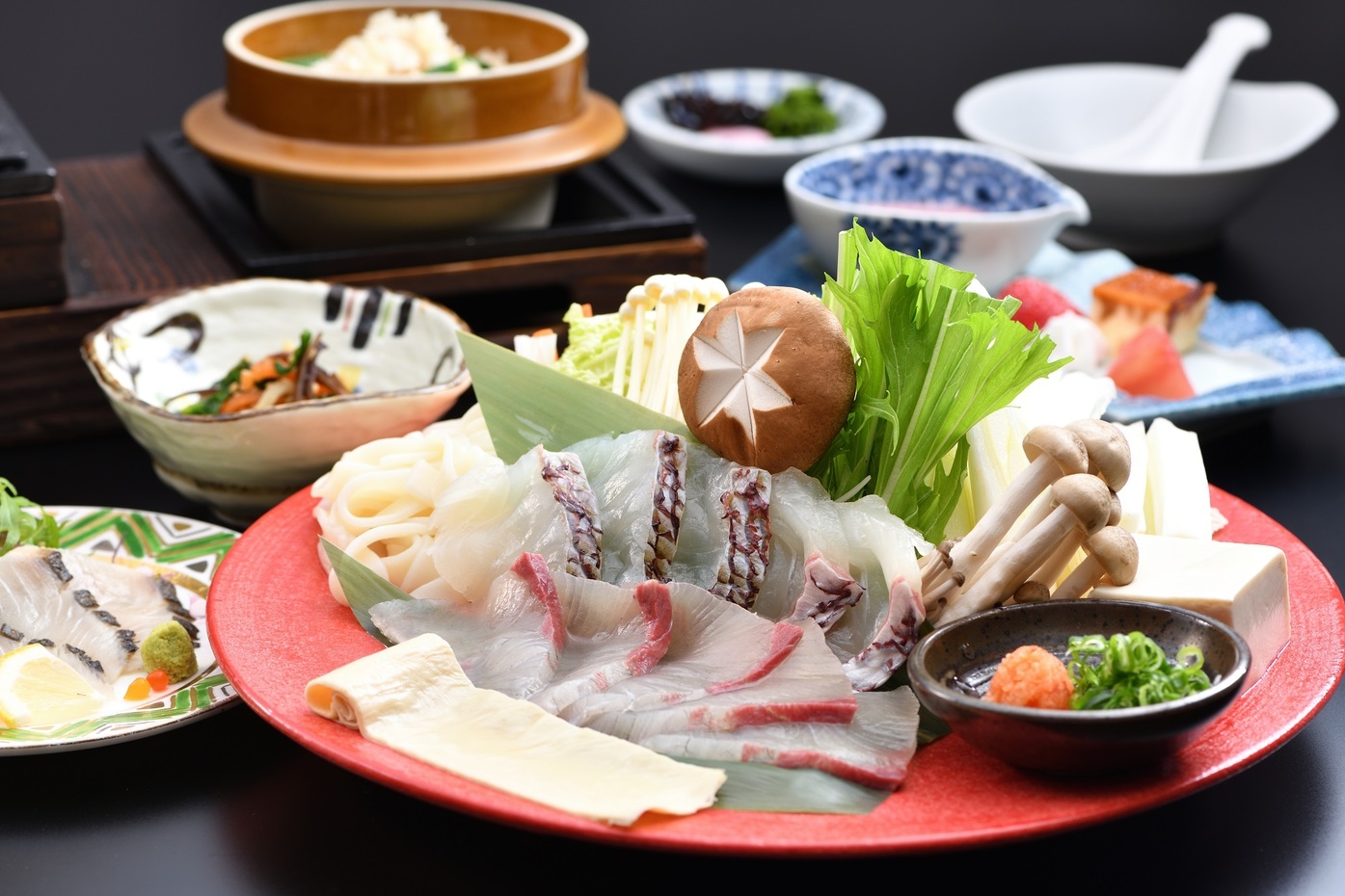 【日帰り昼夕食付/お部屋でのんびり】桃鯛のしゃぶしゃぶ御膳＆めぐみ会席　　美食と湯けむりの贅沢な休日