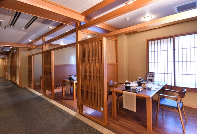 【ご夕食半個室確約特典】華のさと限定 奈義和牛会席を、半個室でゆったりと。
