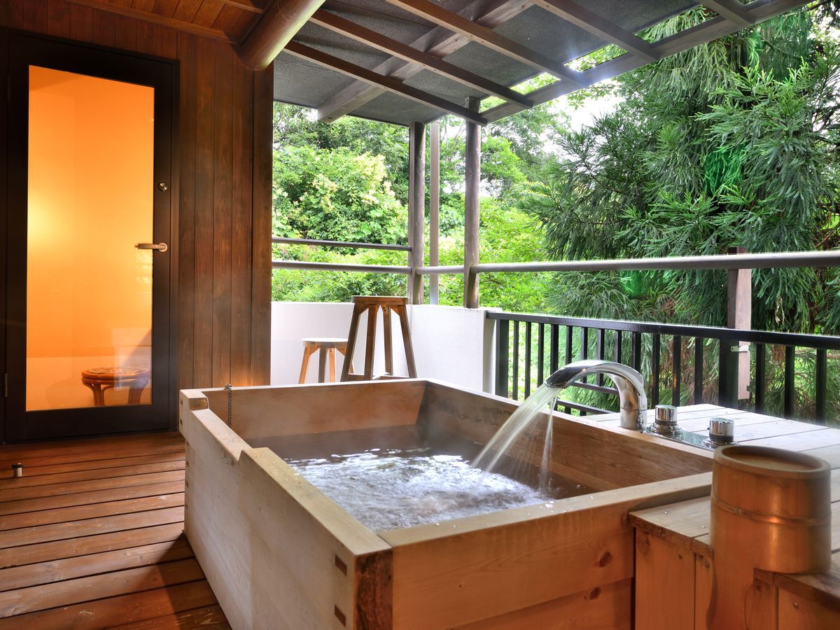 ■□露天風呂付客室「はなれ観月亭」華のさと露天風呂□■