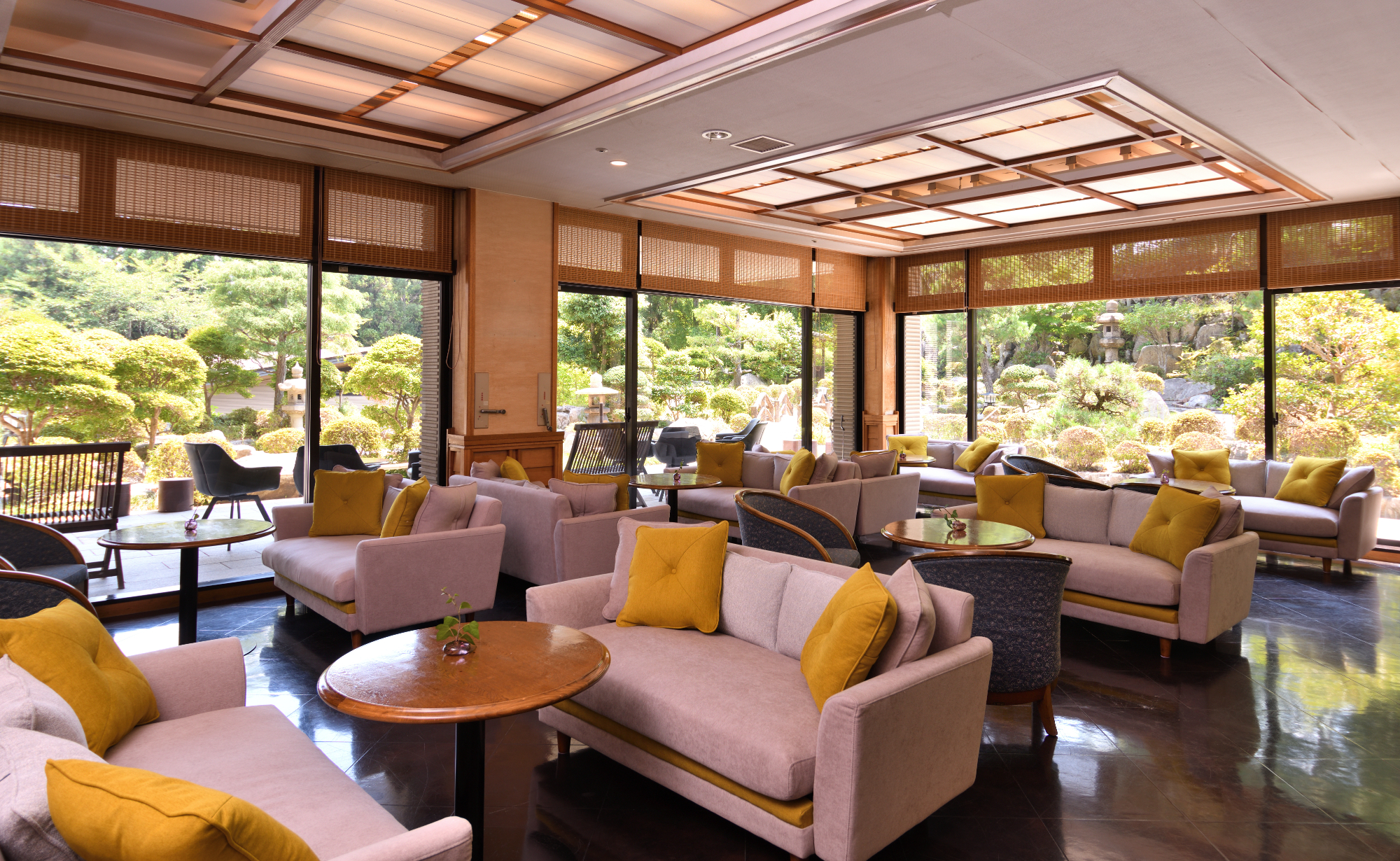 喫茶花ごころにて、ゆったりとおくつろぎくださいませ。