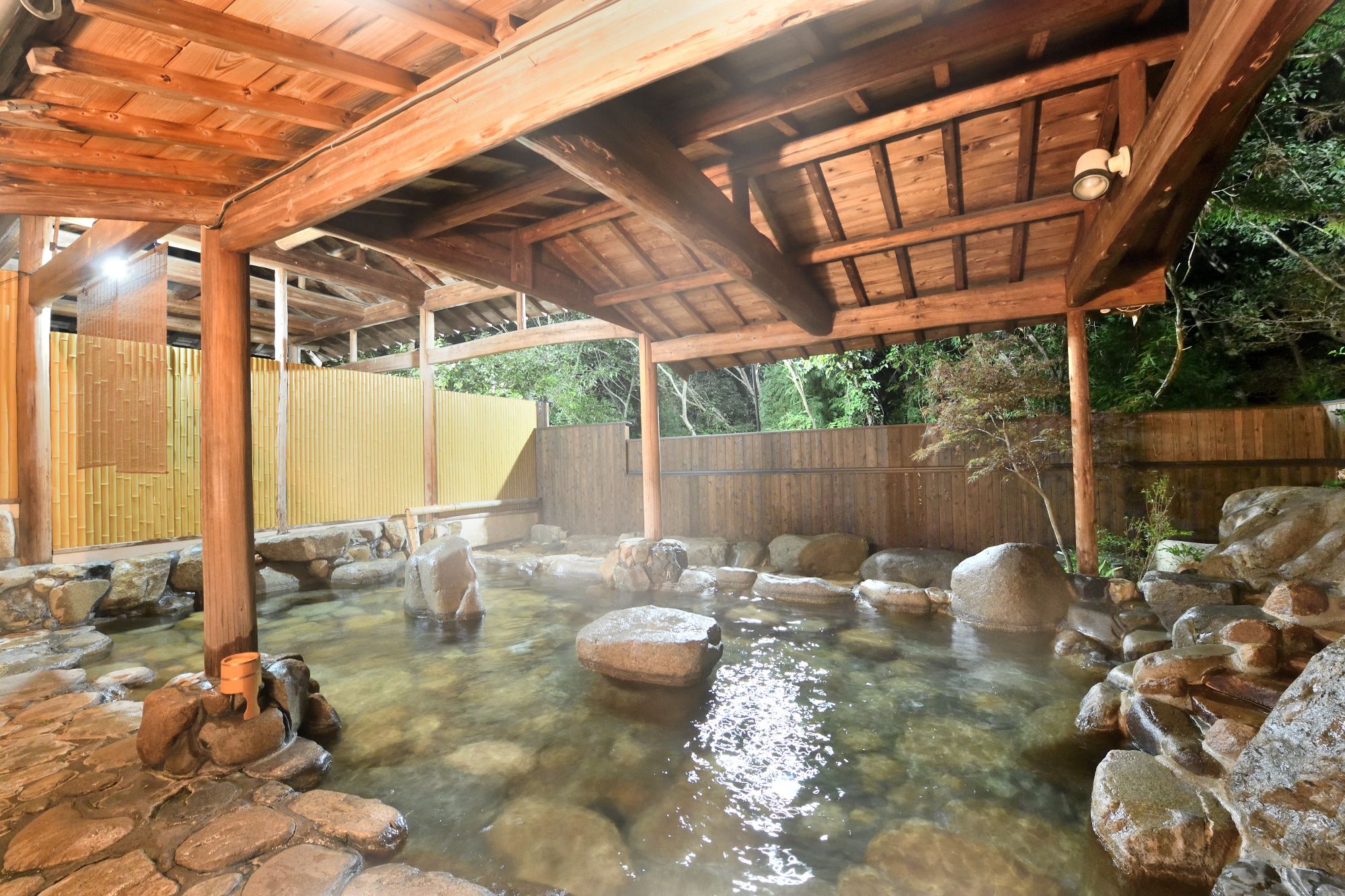 庭園露天風呂：しらさぎの湯