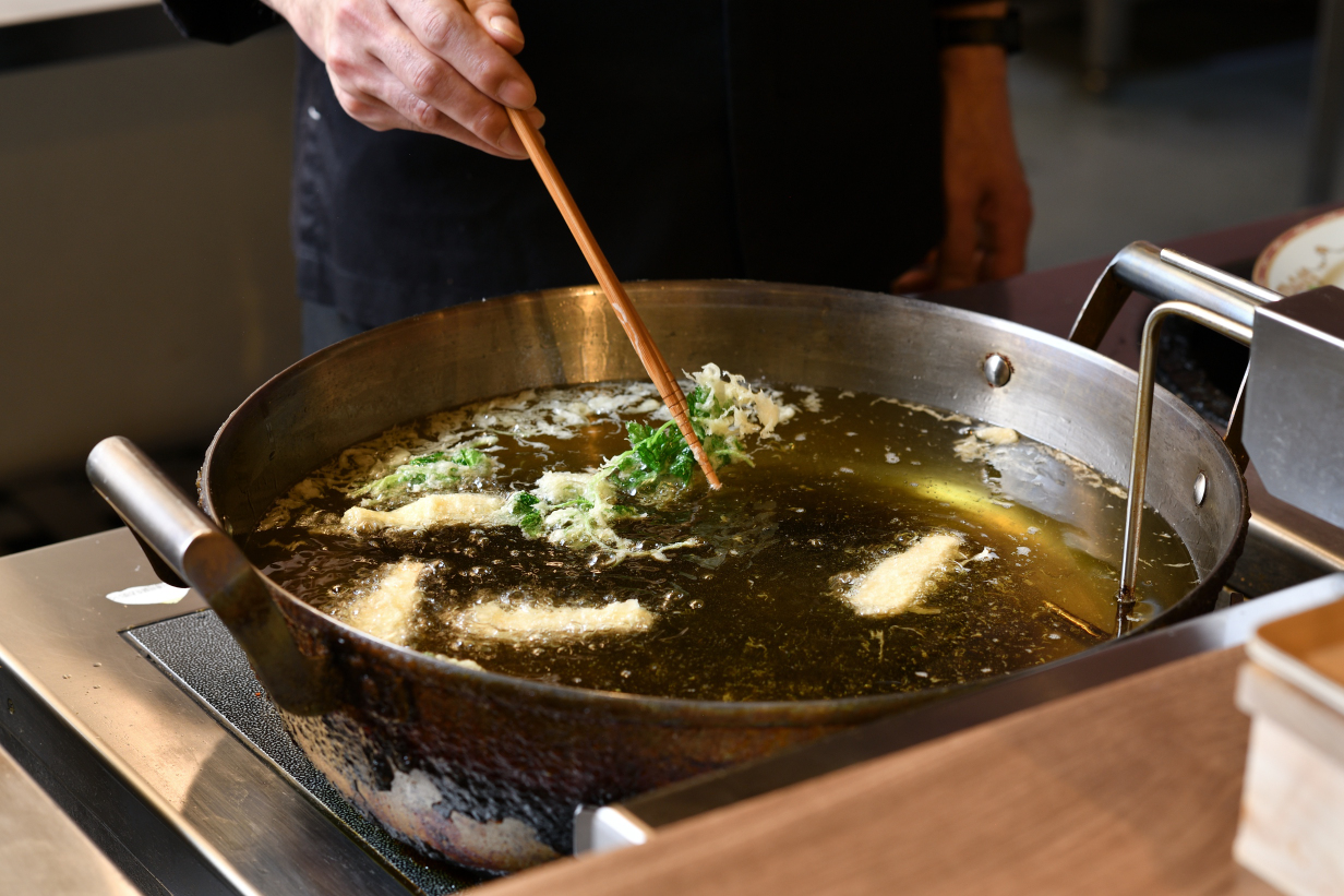 4月～6月は朝食会場にて、山菜フェア開催！