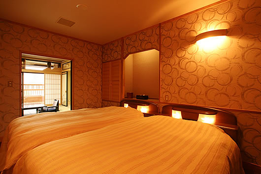 Guest room with open-air bath, during the Meigetsu