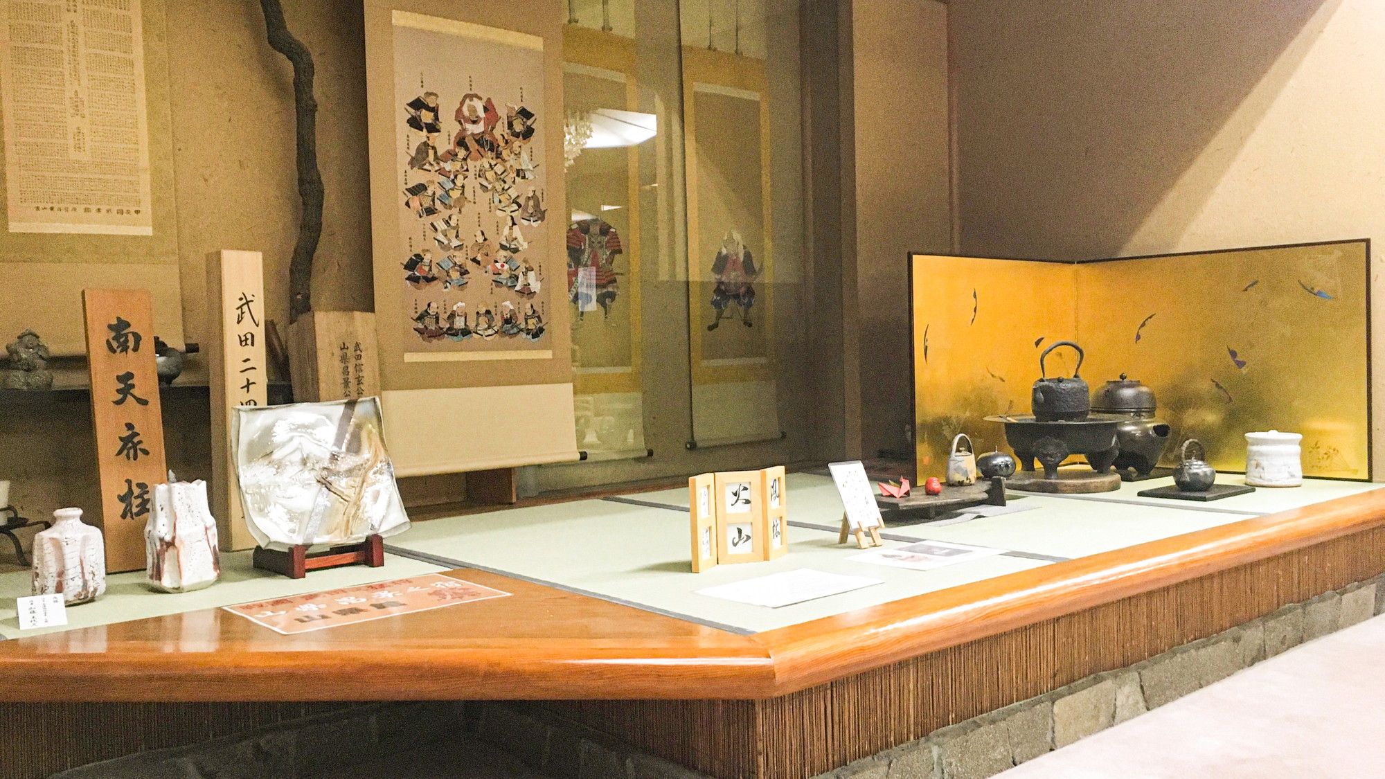 山県館の歴史を感じるロビー展示