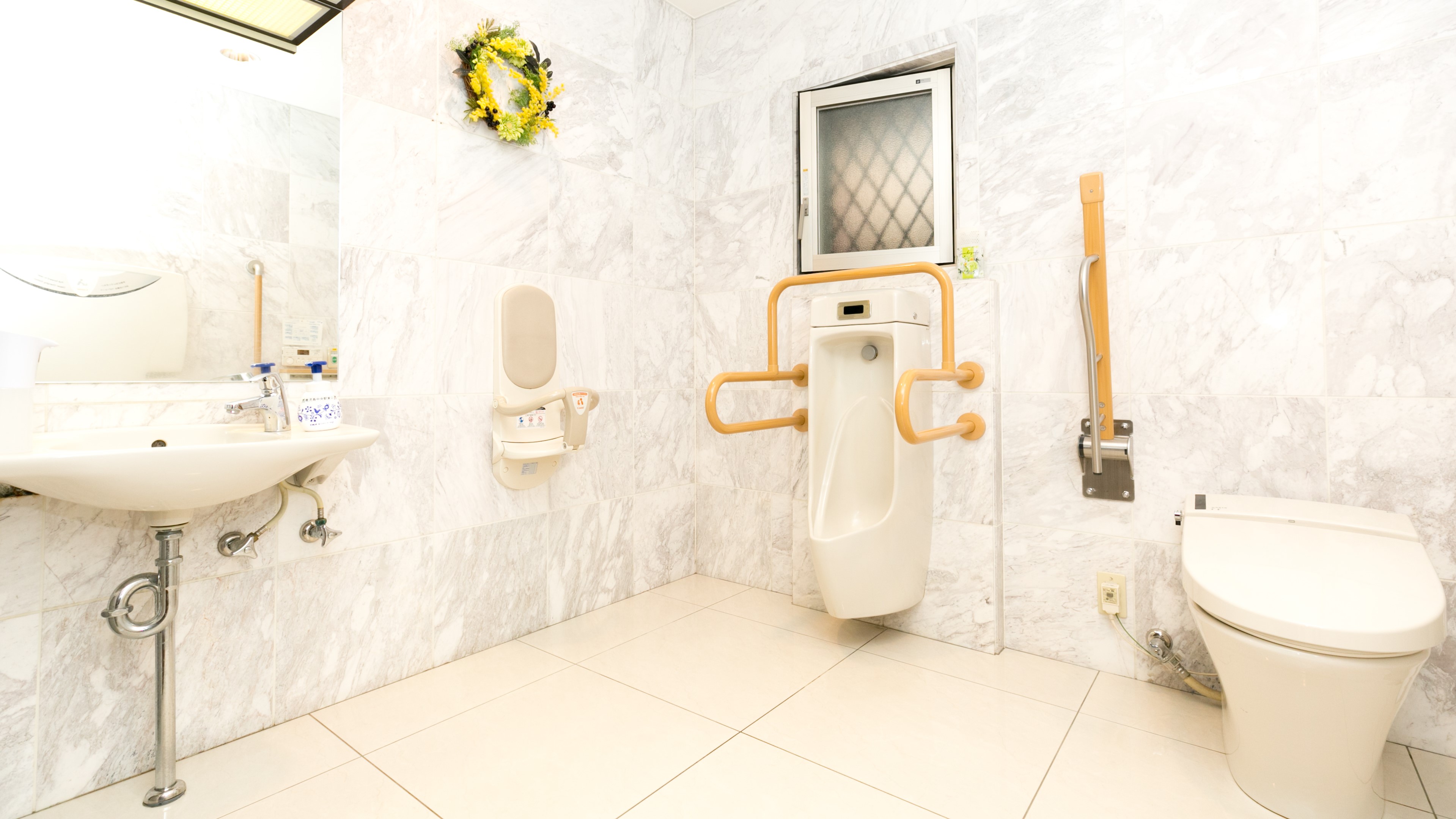 ロビー　トイレ