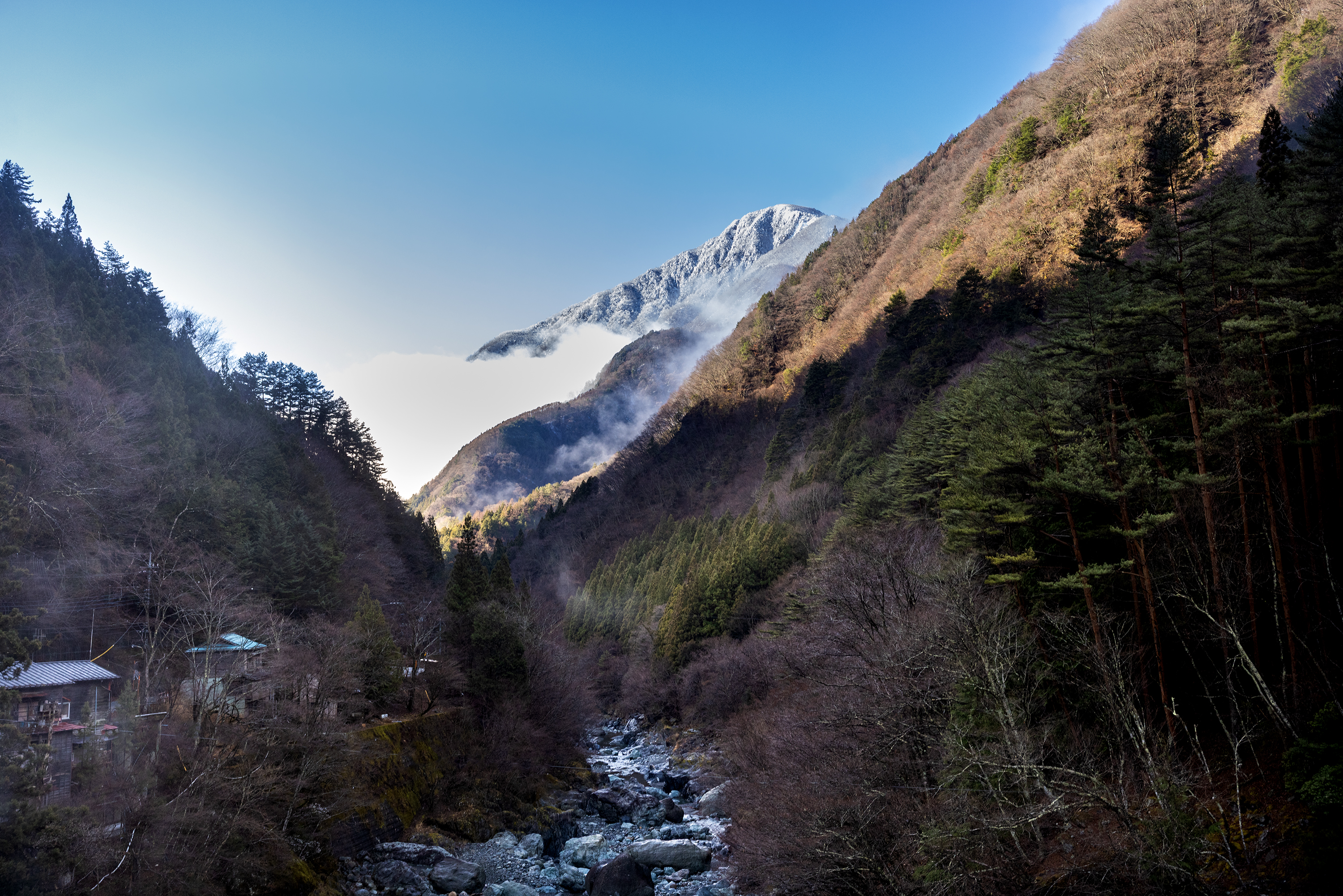 雄大な自然に囲まれた慶雲館　