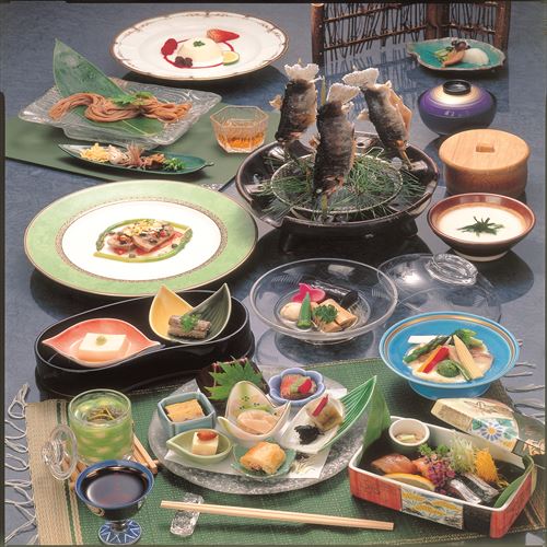 《会席一例》 既製品等は一切ございません、手作りの郷土料理を