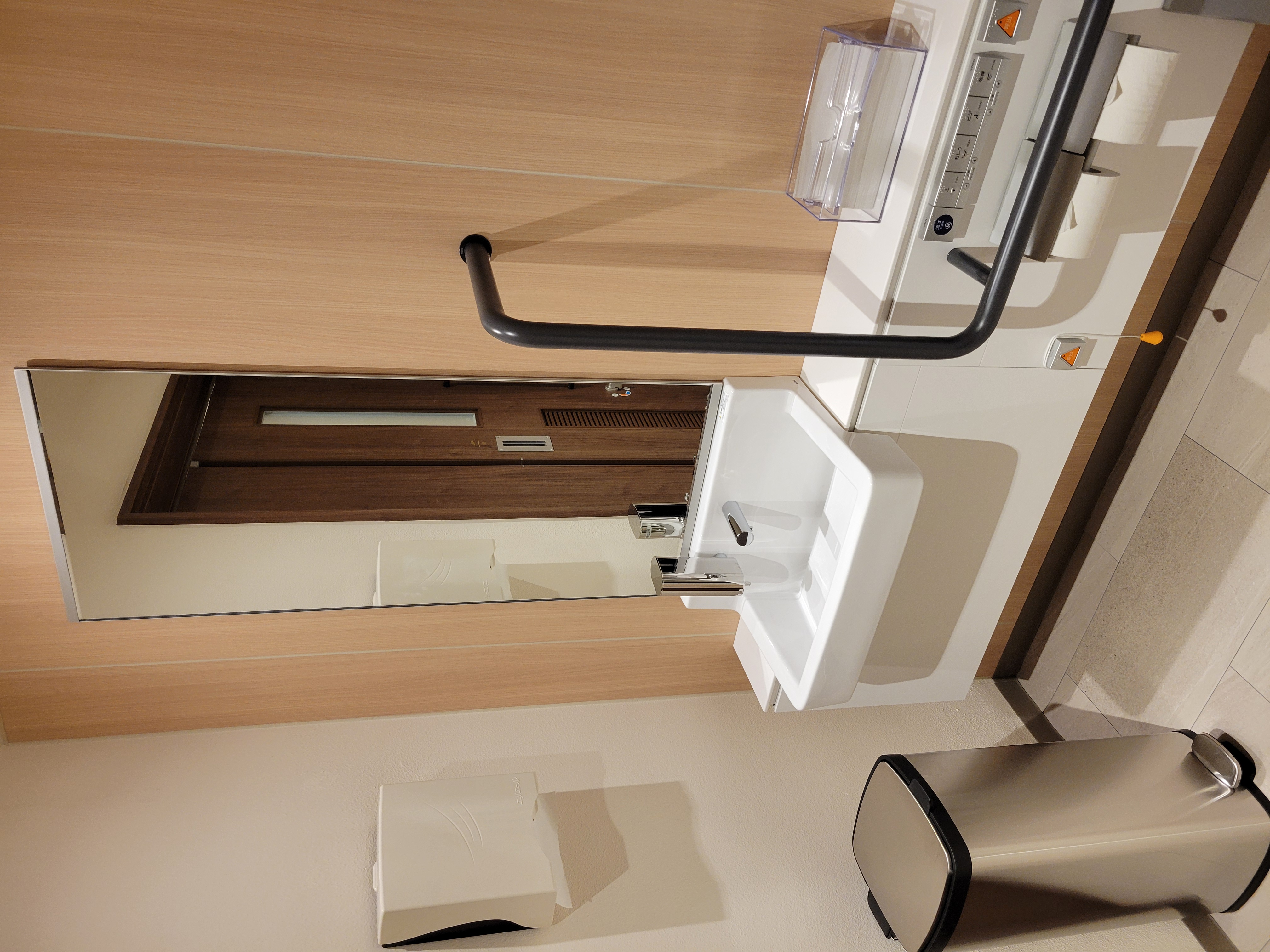 2F　バリアフリートイレ