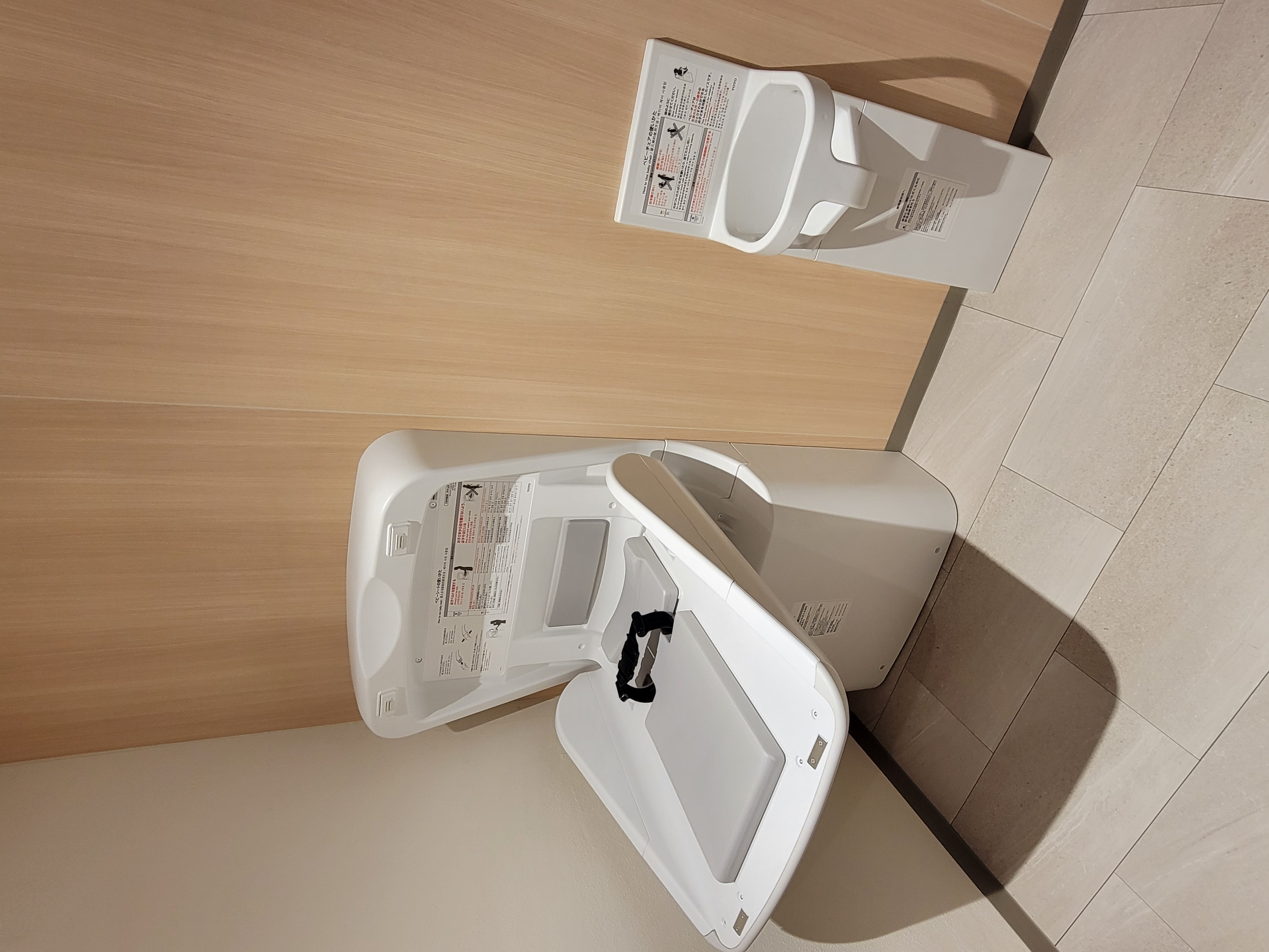 おむつ替え台、ベビー専用チェア