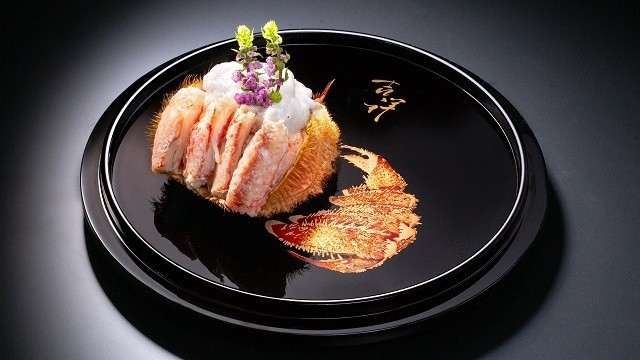 【橋立漁港直送の活毛蟹】800g特大サイズが1室1杯付き　絶品浜ゆで甲羅盛りと地酒ペアリングを堪能