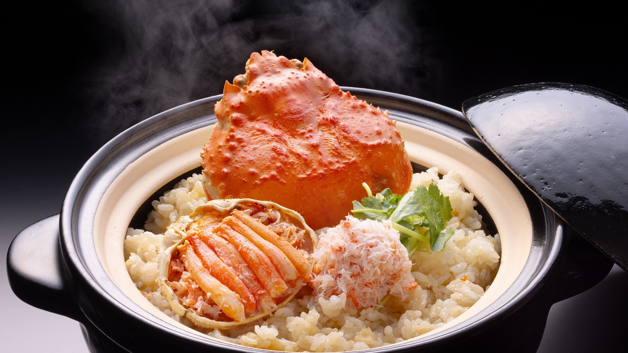 【名物土鍋ご飯】秋は松茸、冬は夫婦蟹を味わう〜美食と地酒の贅沢旅