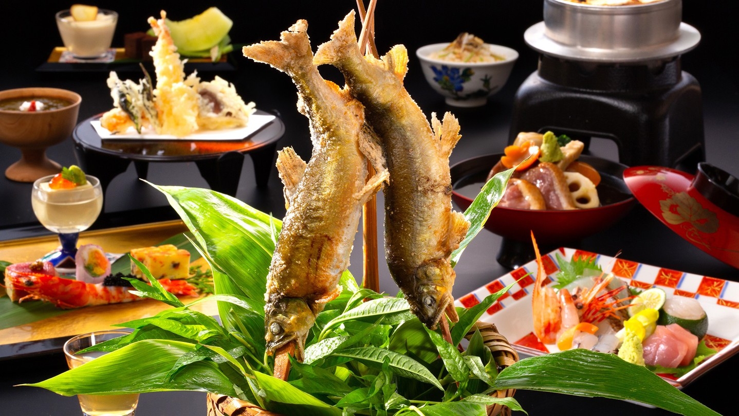 【鮎会席】清流の女王　鮎を味わう会席と地酒3種飲み比べ・夏を感じる鶴仙渓川床で納涼体験