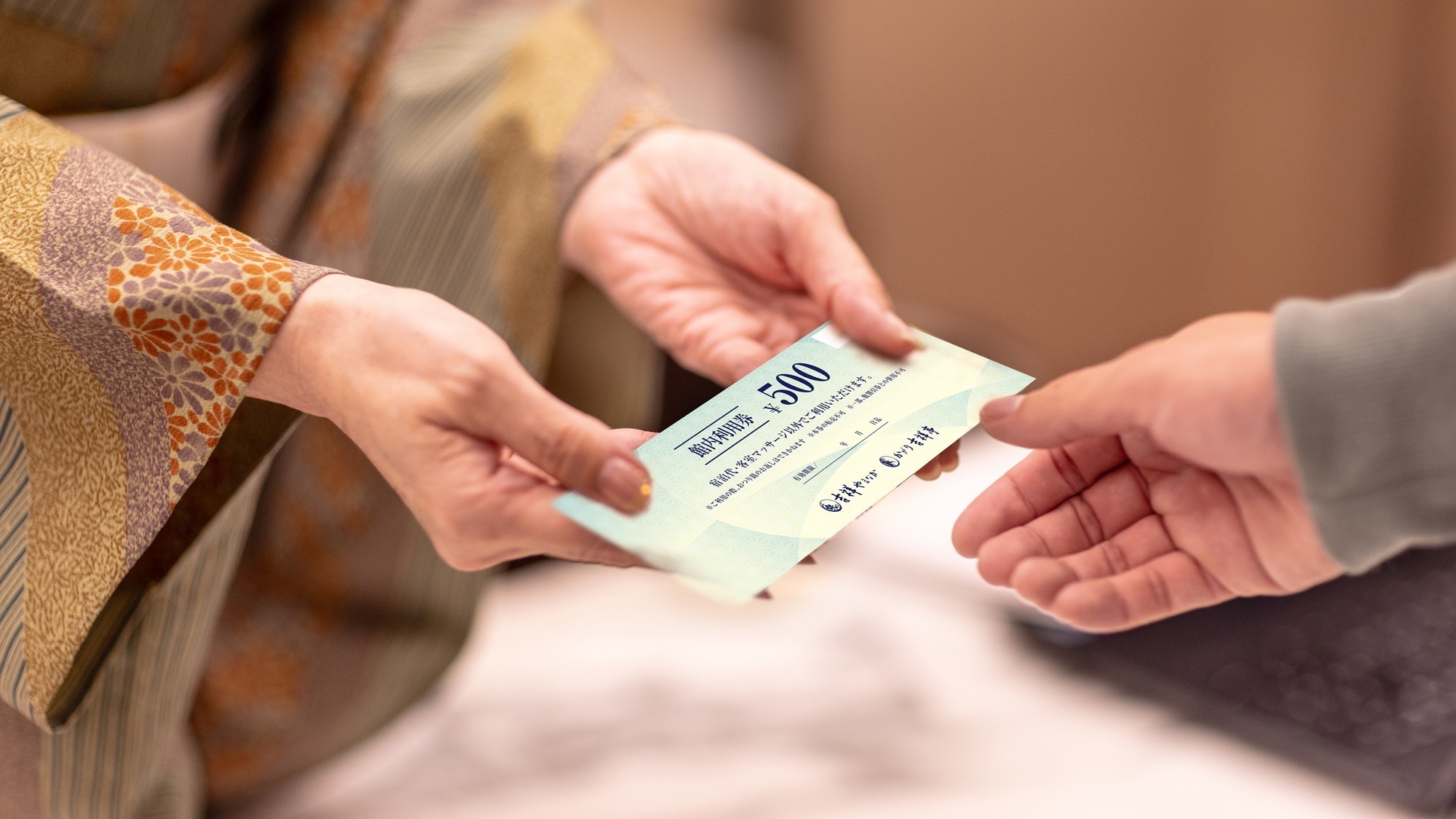 【近隣7県限定】「ガソリン券×ズワイ蟹×湯めぐり街歩き帖」3大人気特典で大満喫