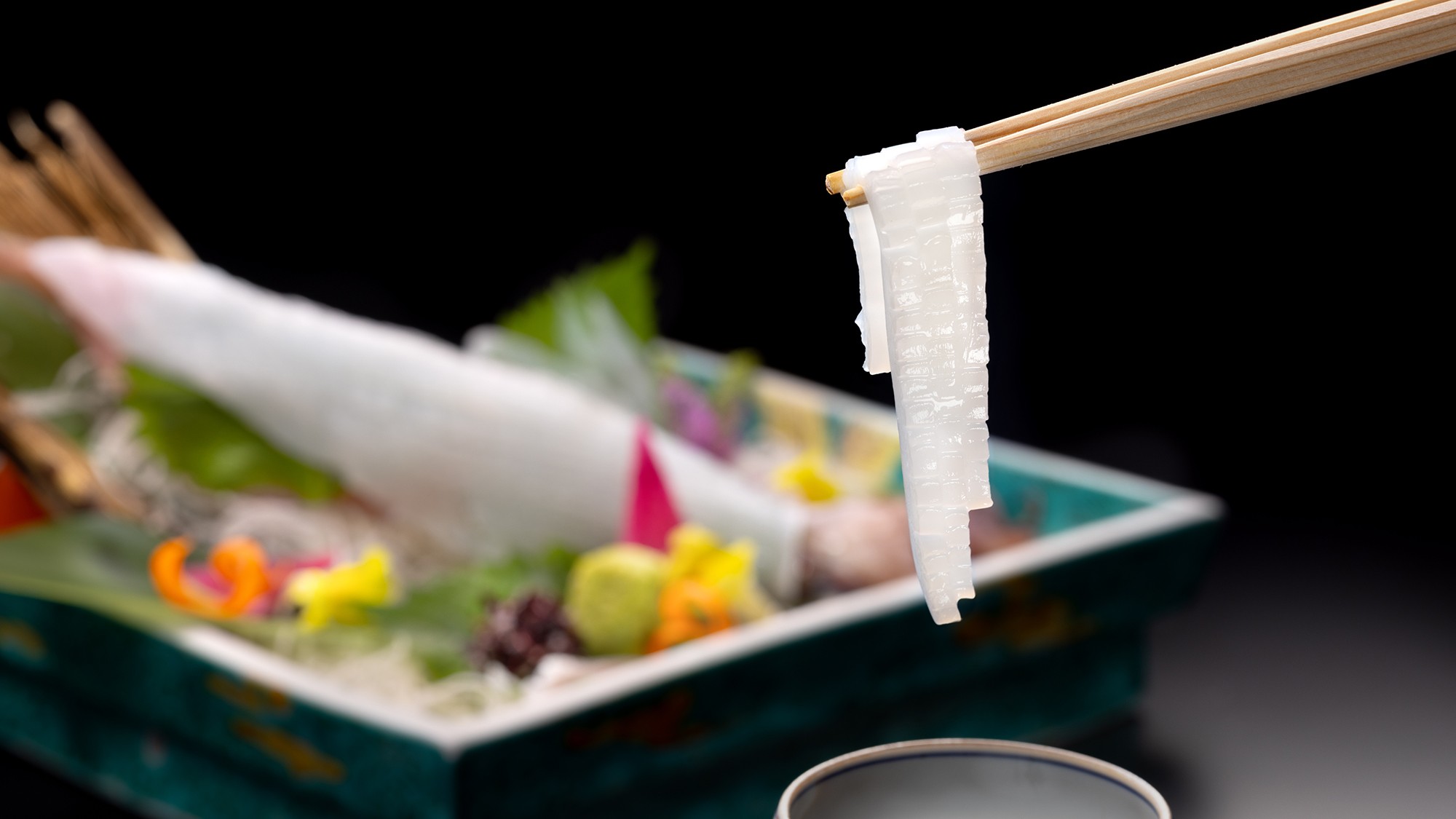 夏らしく涼しげな「剣先イカのお造り」