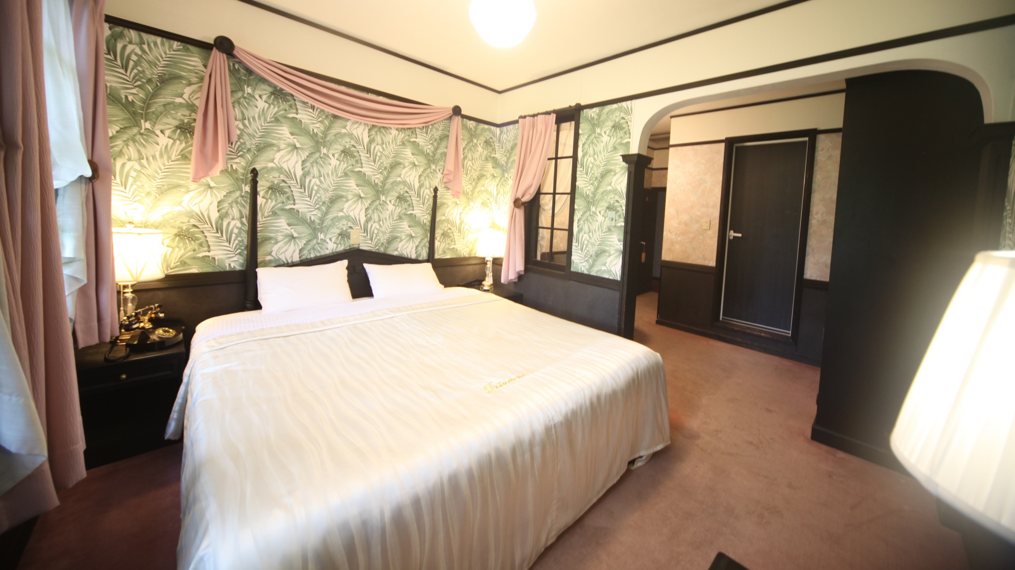 スタンダードダブル(23㎡) ベッドのサイズはキングサイズ１９５CMです。