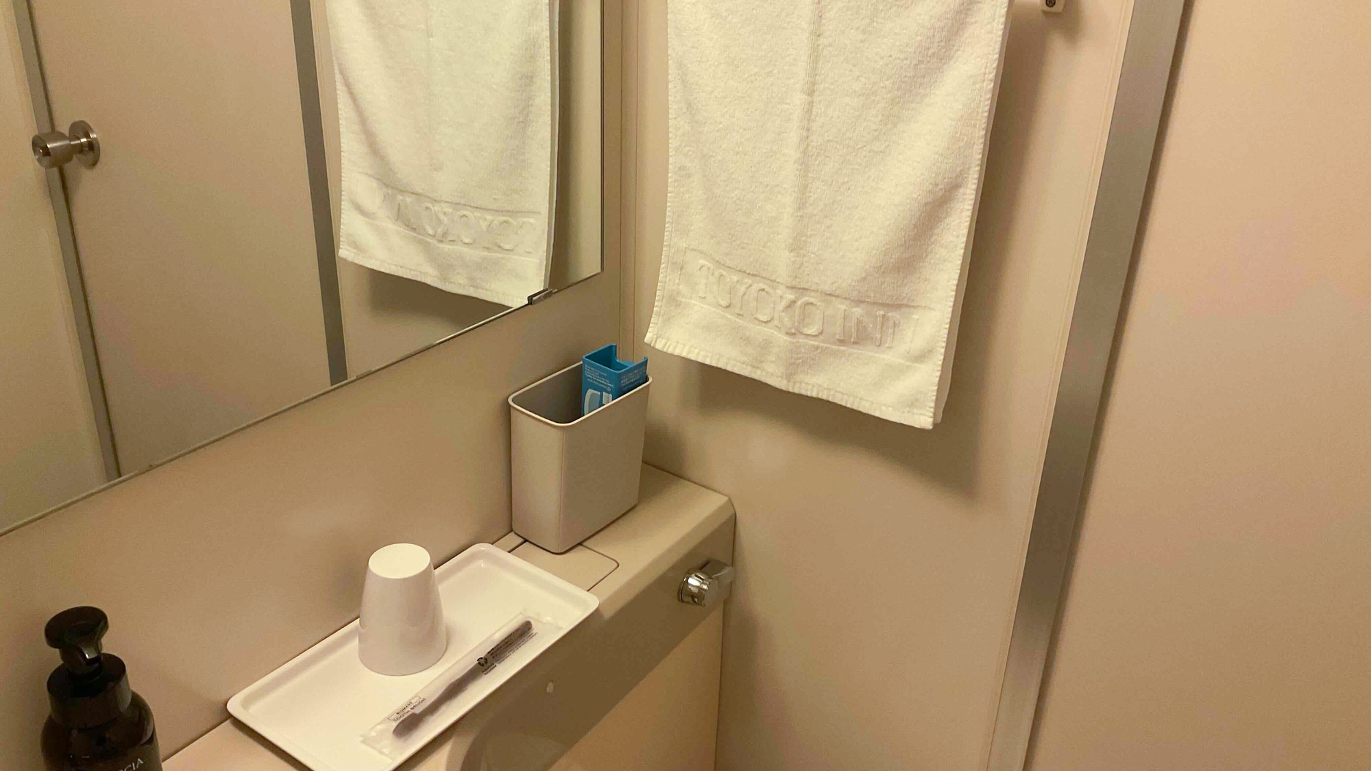 「Toyoko Inn Blue Rebornプロジェクト」歯ブラシとコームの回収ボックス