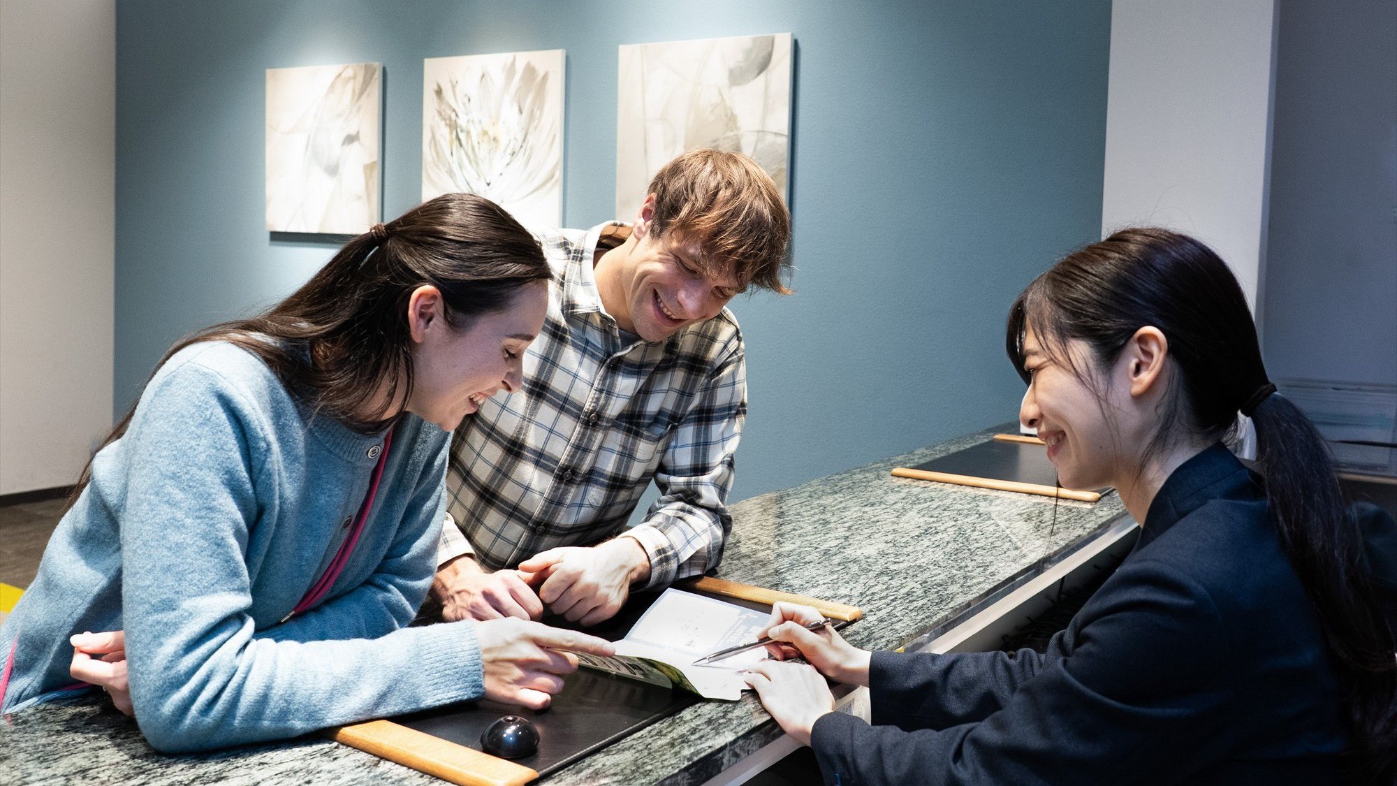 ◆館内施設｜フロントカウンター